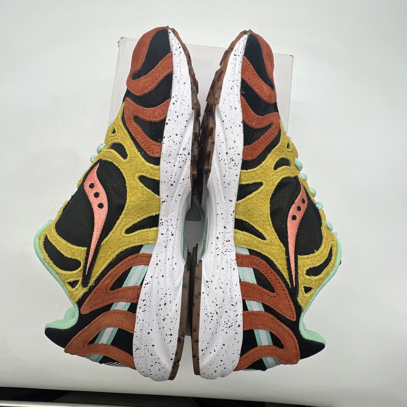 Size 11 - Saucony Grid Azura 2000 Trailian (S70745-4)