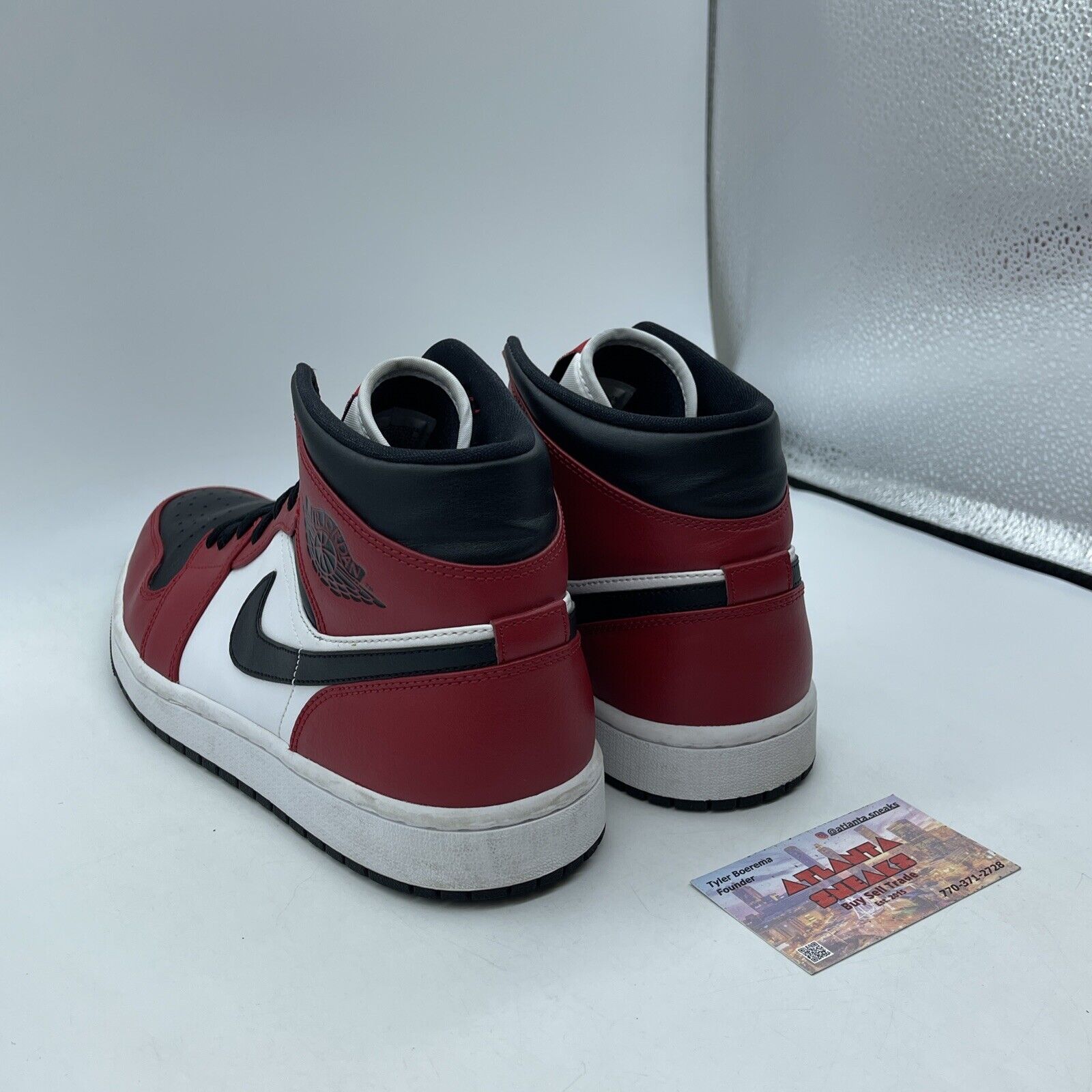 Size 9.5 - Jordan 1 Mid Chicago Black Toe Red White Leather (554724-069)