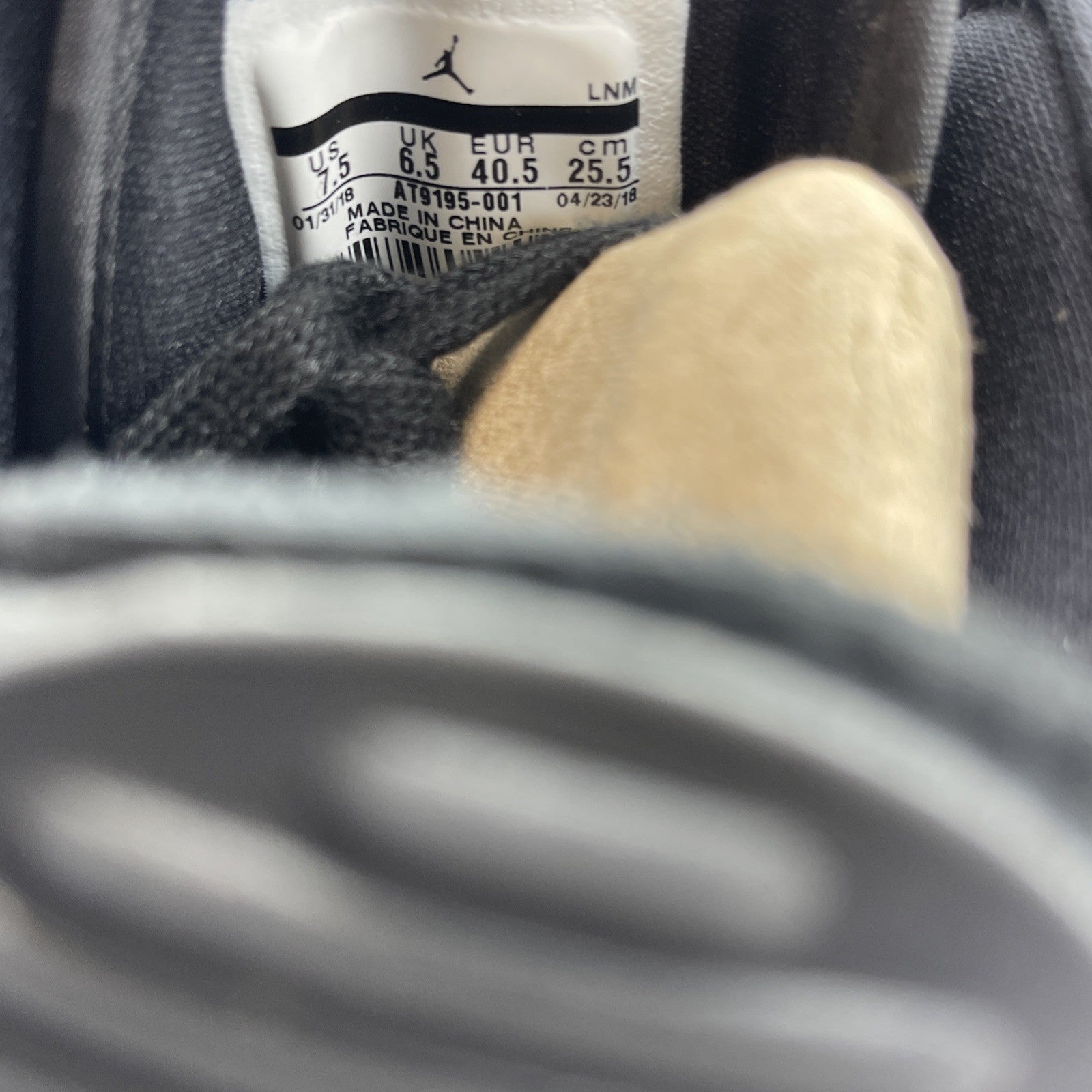 Size 7.5 - Air Jordan 3 Retro SE Quai 54 2018 (AT9195-001)