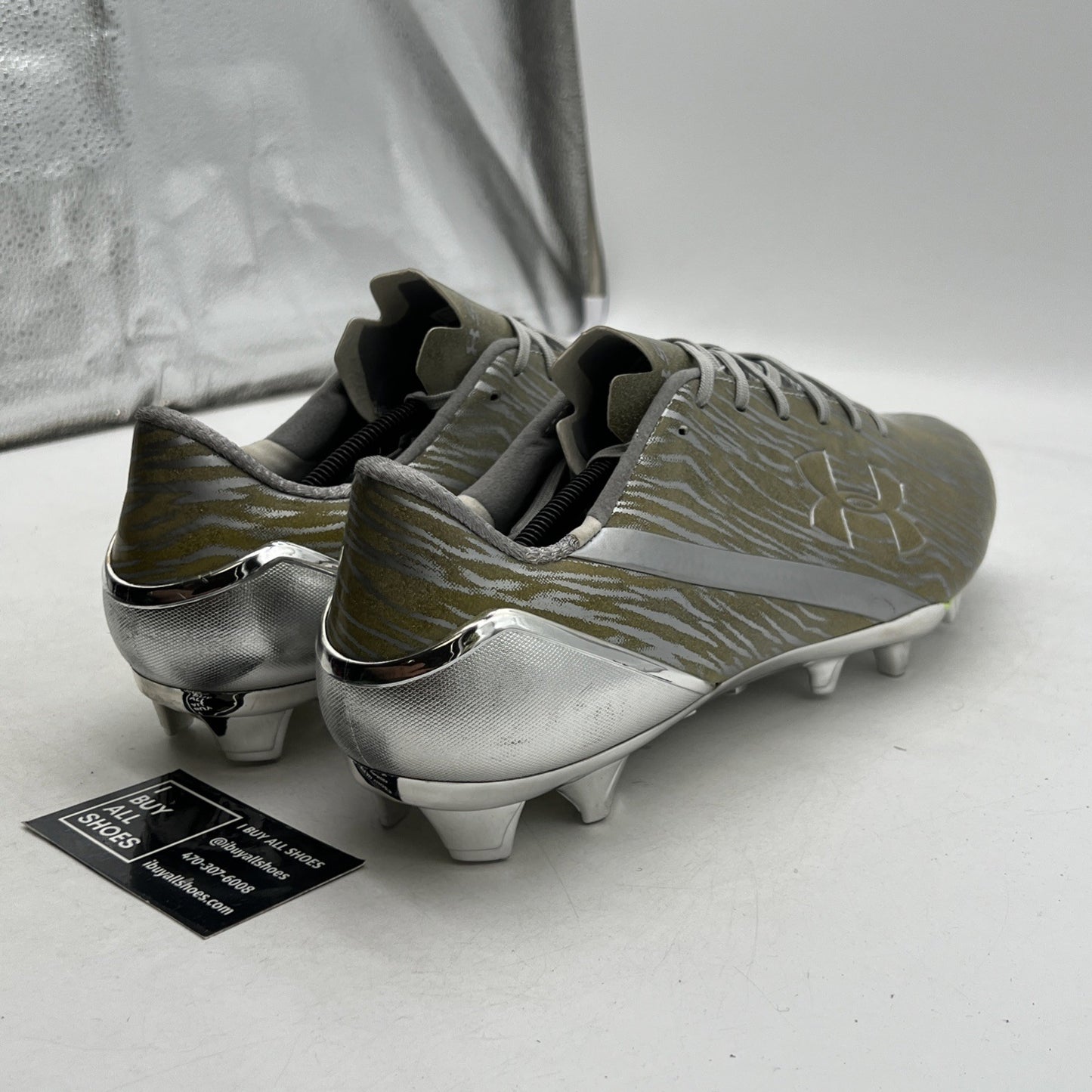 Size 14 - Under Armour UA Spotlight Silver Football Cleats Spikes (1280533-210)