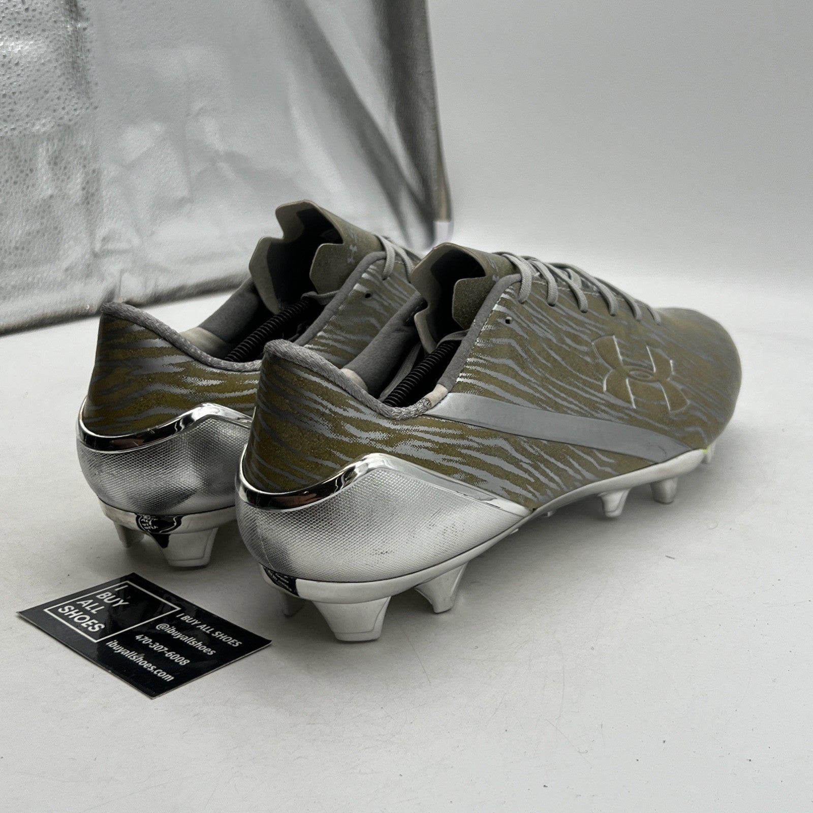 Size 14 - Under Armour UA Spotlight Silver Football Cleats Spikes (1280533-210)