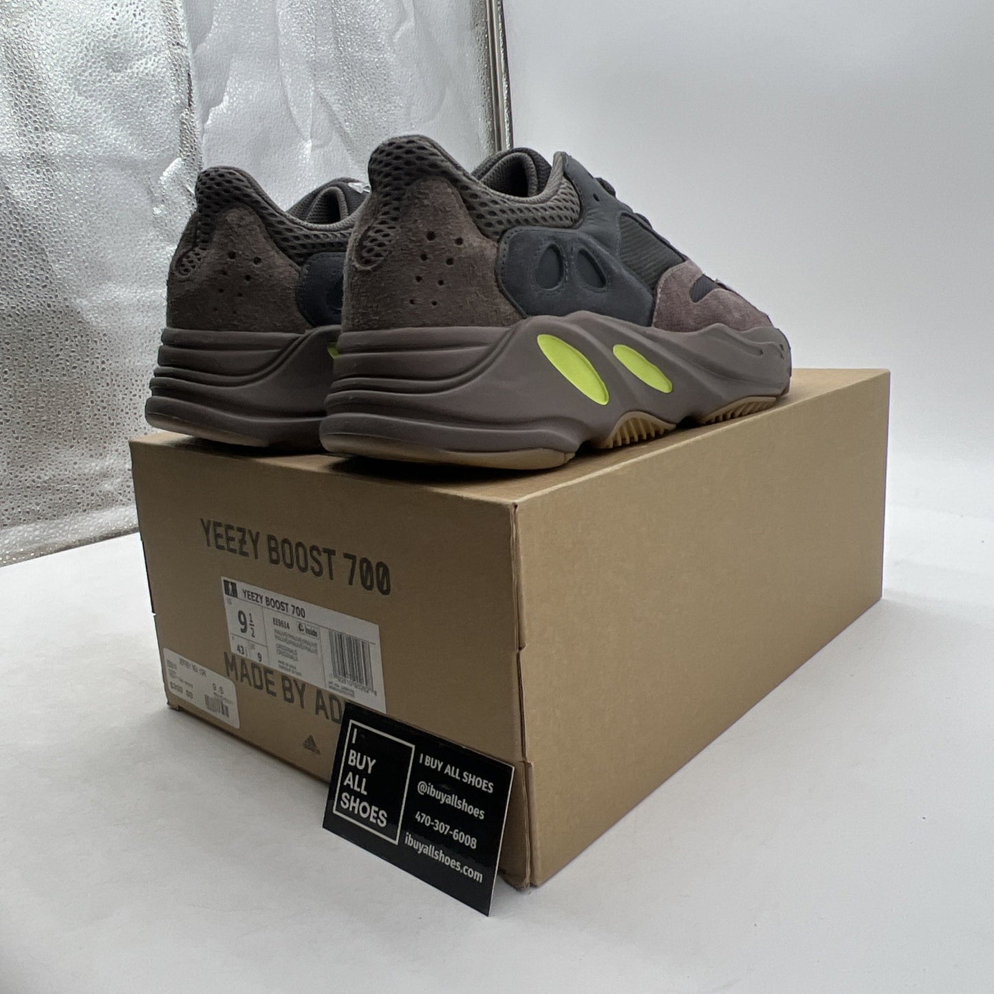 Size 9.5 - adidas Yeezy Boost 700 V1 Mauve (EE9614)