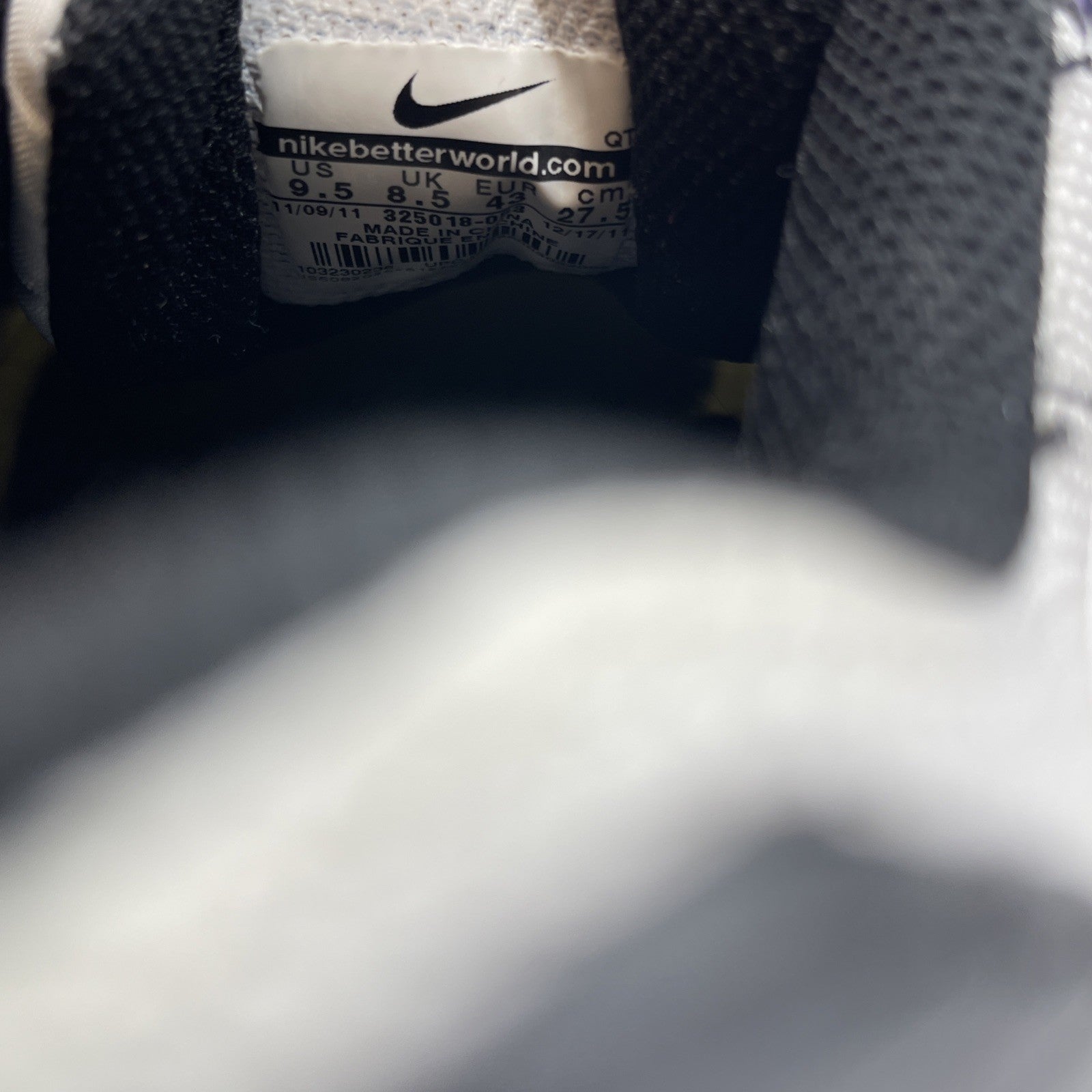 Size 9.5 - Nike Air Max 90 Black (325018-053)