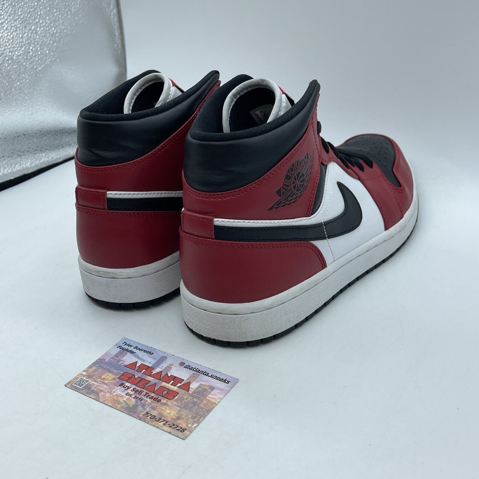 Size 9.5 - Jordan 1 Mid Chicago Black Toe Red White Leather (554724-069)