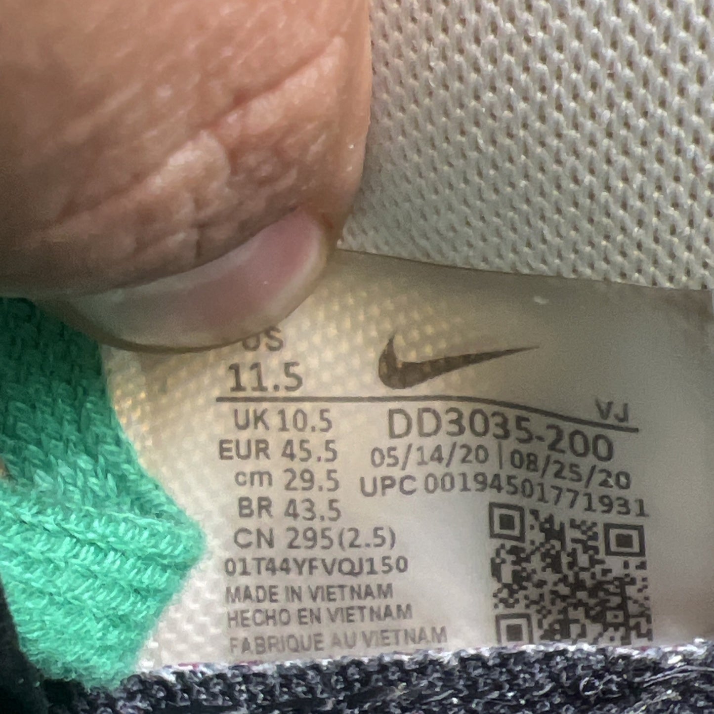 Size 11.5 - sacai x Nike VaporWaffle SP Villain Red (DD3035-200)
