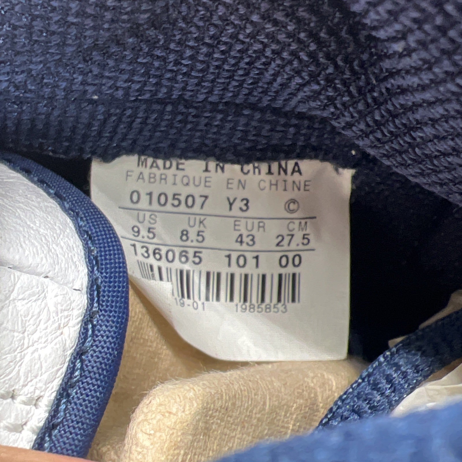 Size 9.5 - Air Jordan 1 Retro + Midnight Navy (136065-101)