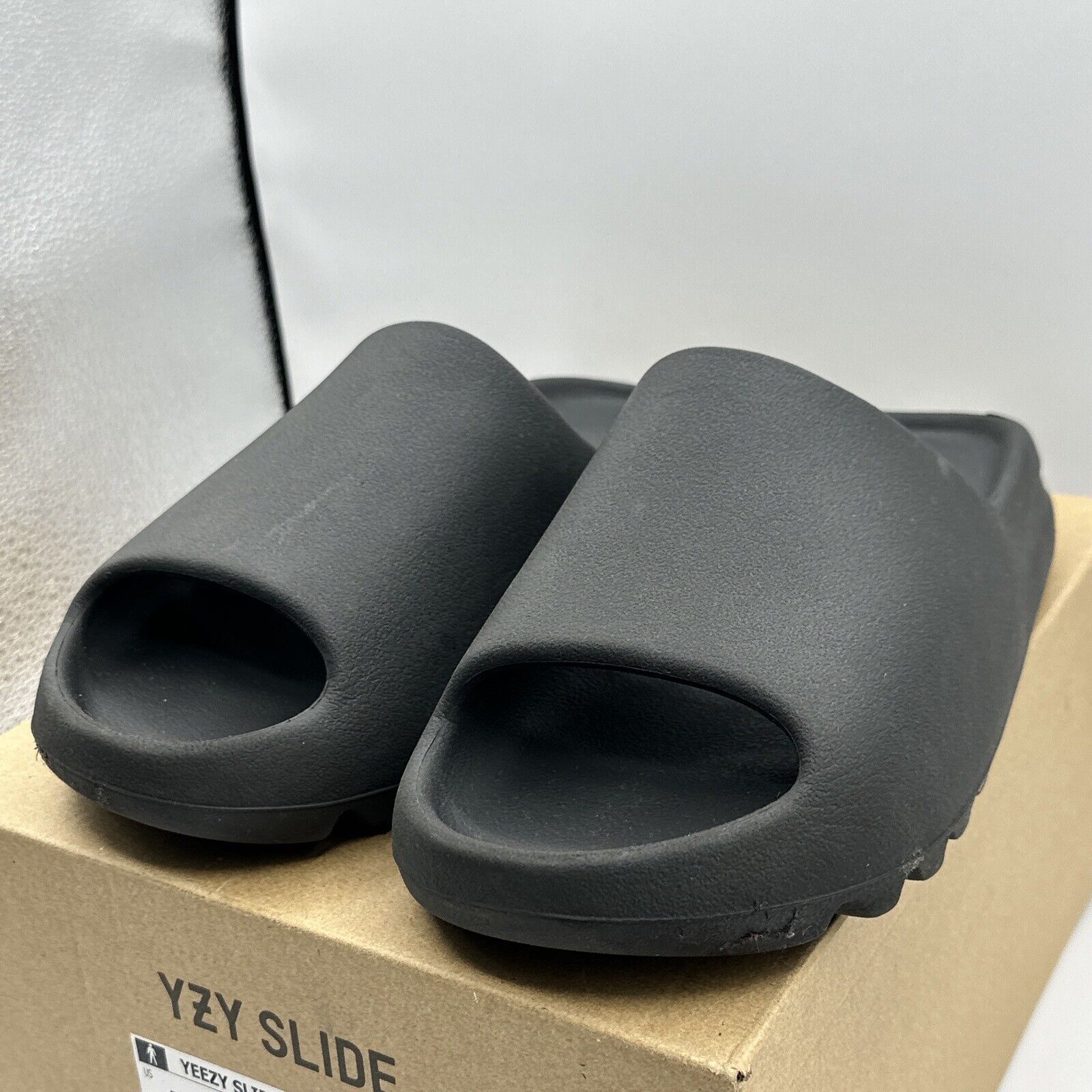 Adidas Yeezy slide Onyx  Size 9 Black Foam Comfy Shoe Kanye West Hype Grey Og