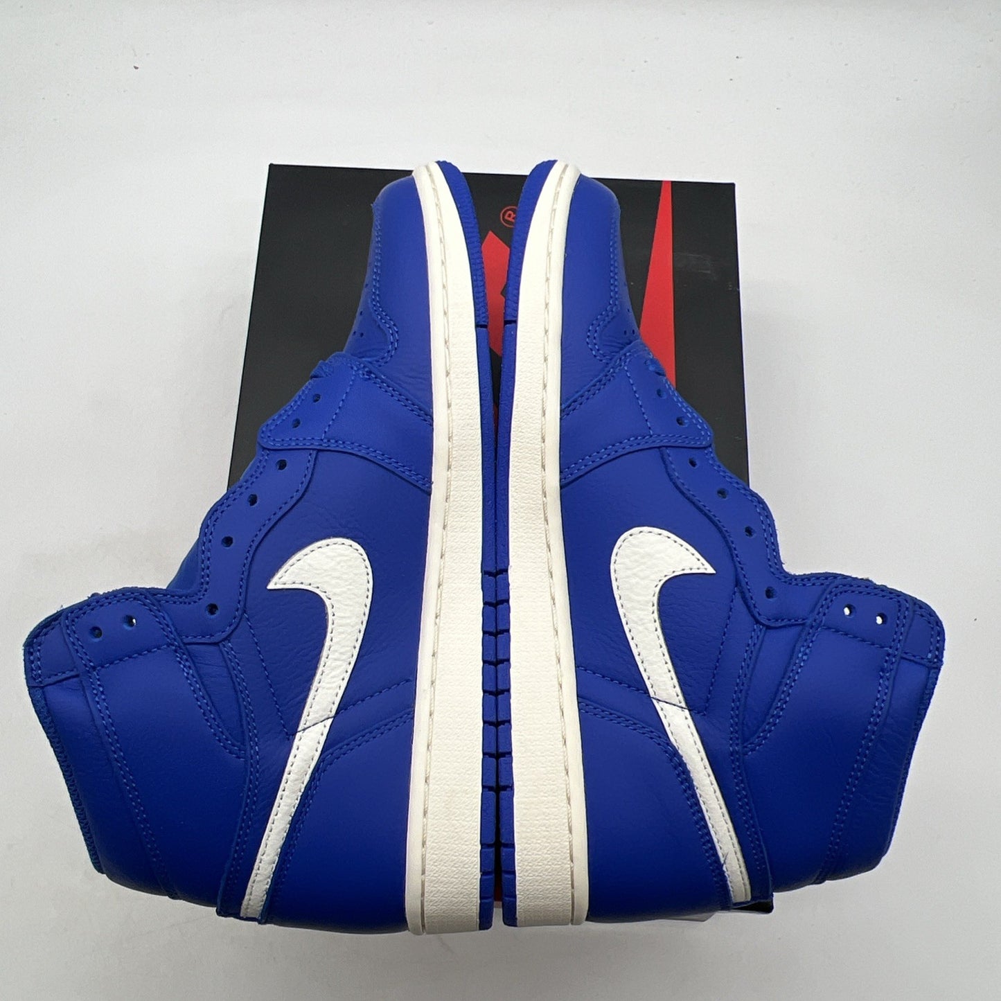 Size 10 - Air Jordan 1 Retro OG High Hyper Royal (555088-401)