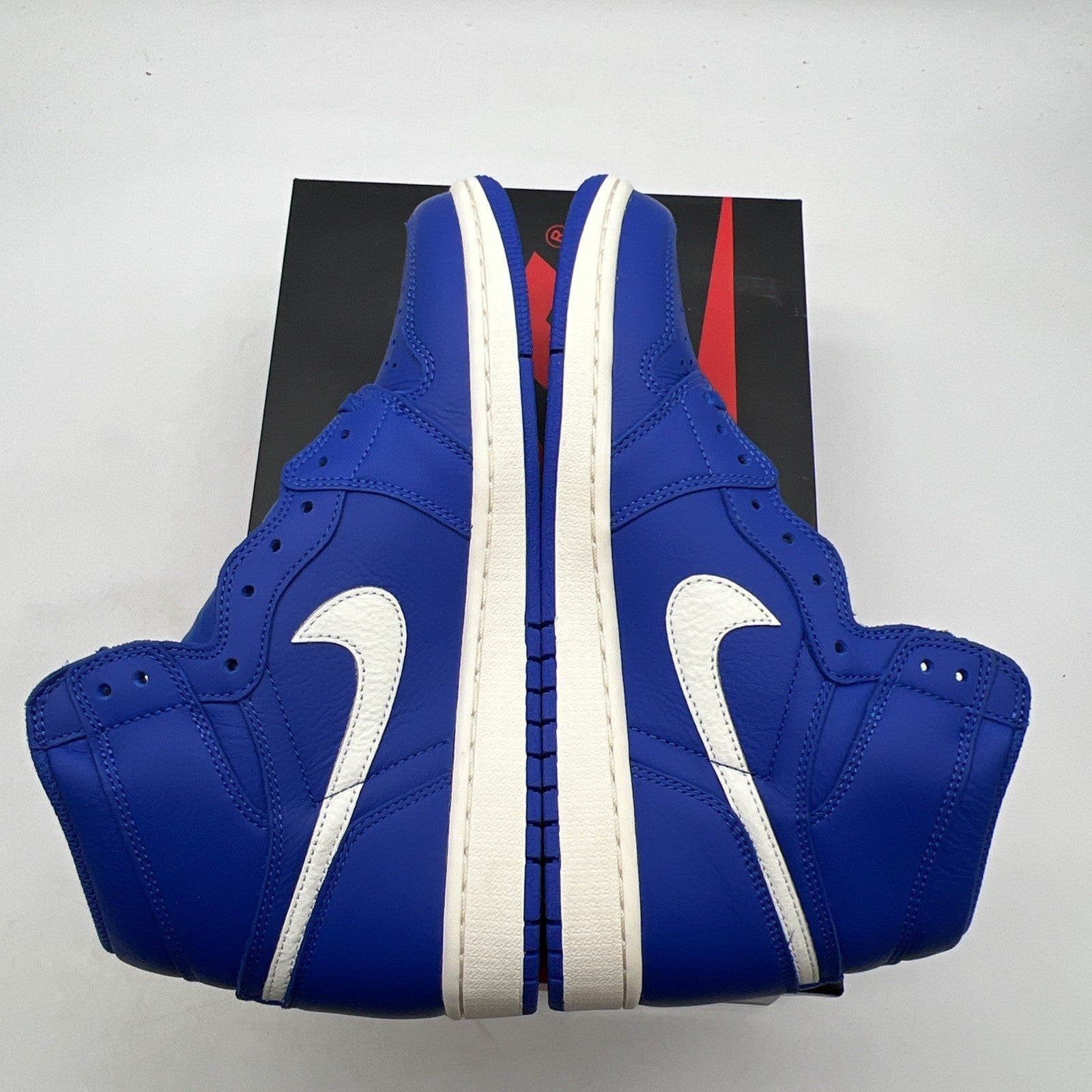 Size 10 - Air Jordan 1 Retro OG High Hyper Royal (555088-401)