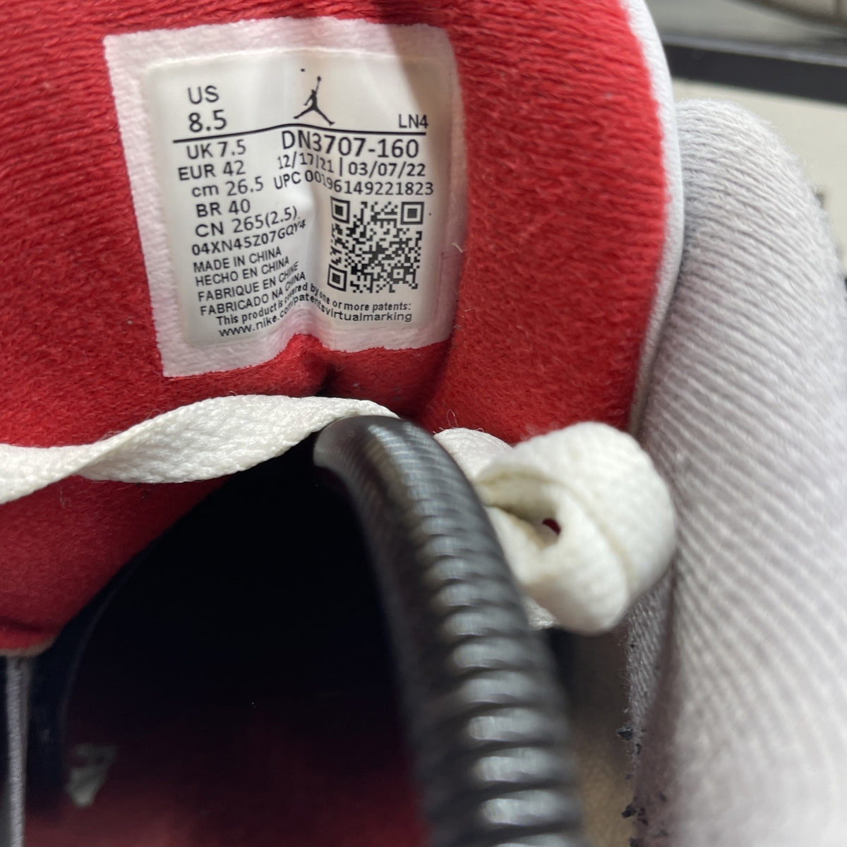 Size 8.5 - Air Jordan 3 Retro Mid Fire Red (DN3707-160)