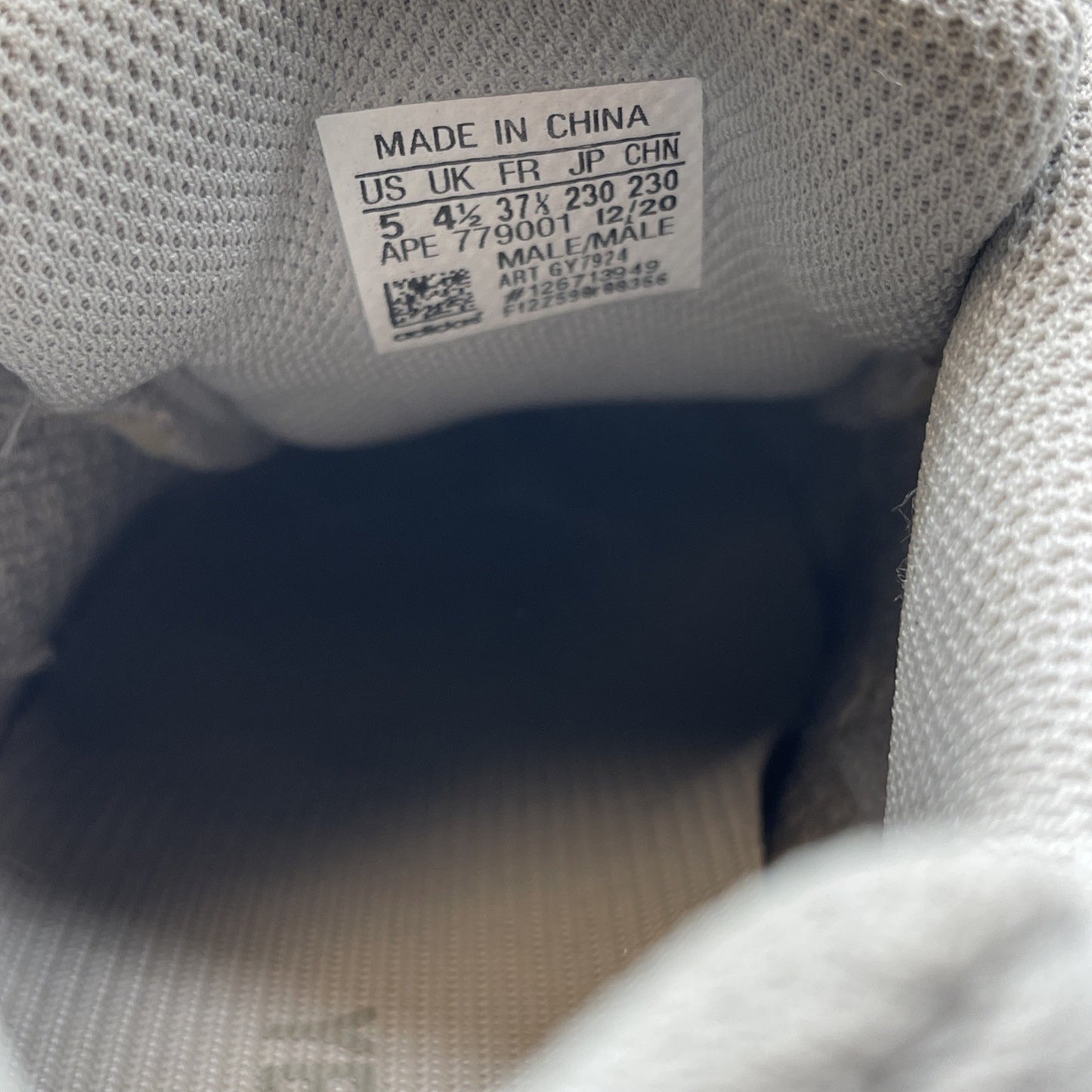 Size 5 - adidas Yeezy Boost 700 V2 Cream (GY7924)