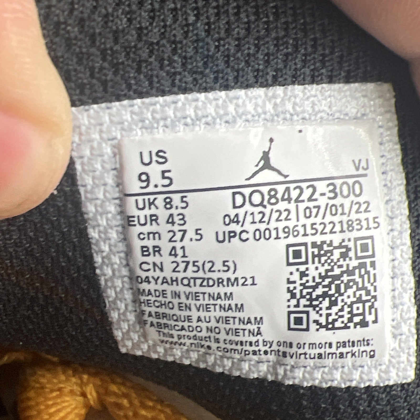 Size 9.5 - Air Jordan 1 SE Low Christmas (DQ8422-300)