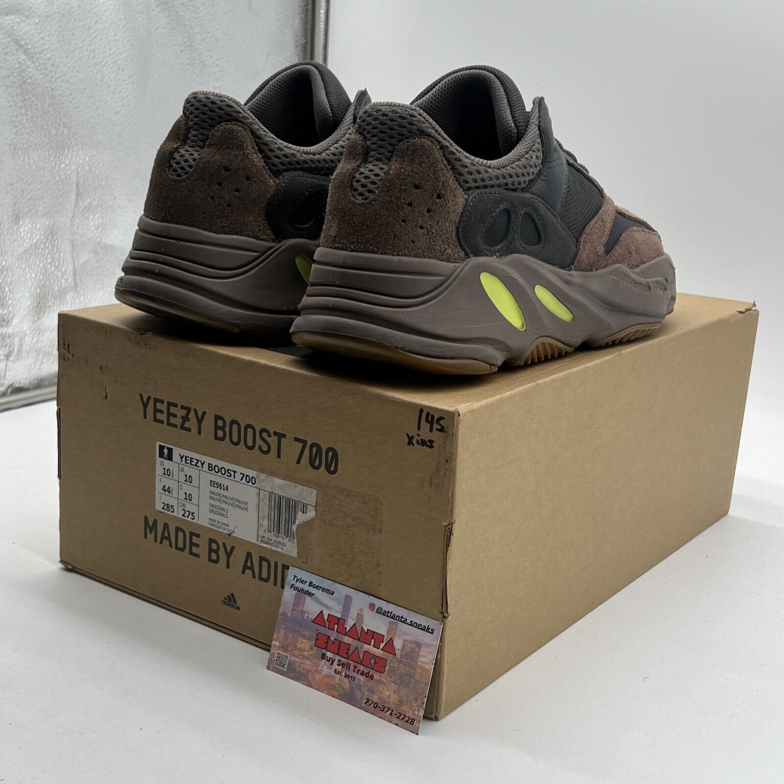 Size 10.5 - adidas Yeezy Boost 700 V1 Mauve (EE9614)