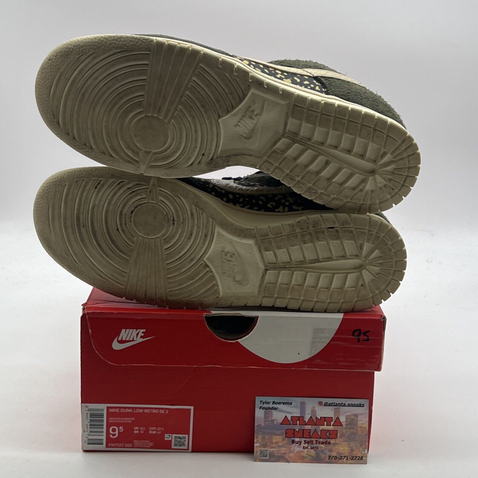 Size 9.5 - Nike Dunk SE Low Gone Fishing - Rainbow Trout (FN7523-400)