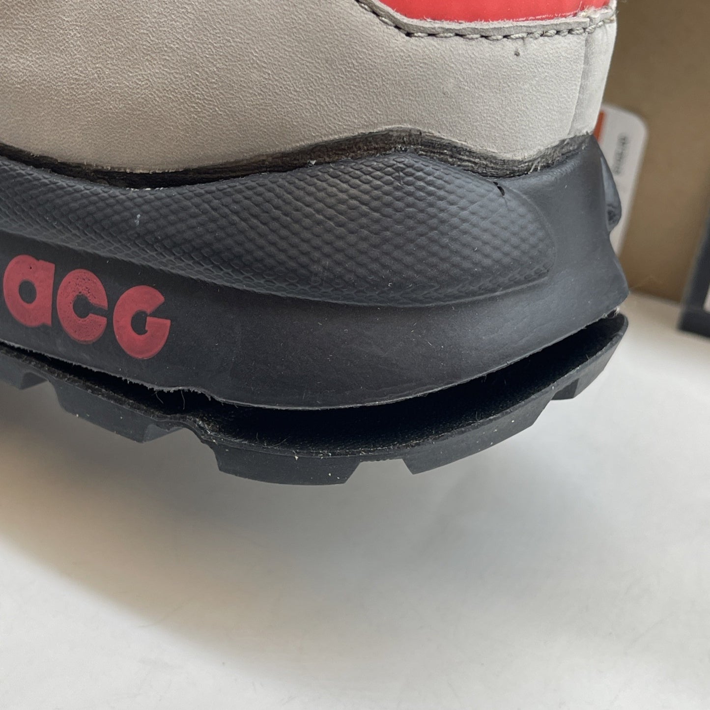Size 10.5 - NIKE ACG Lo WILD PEG MID (370506-002