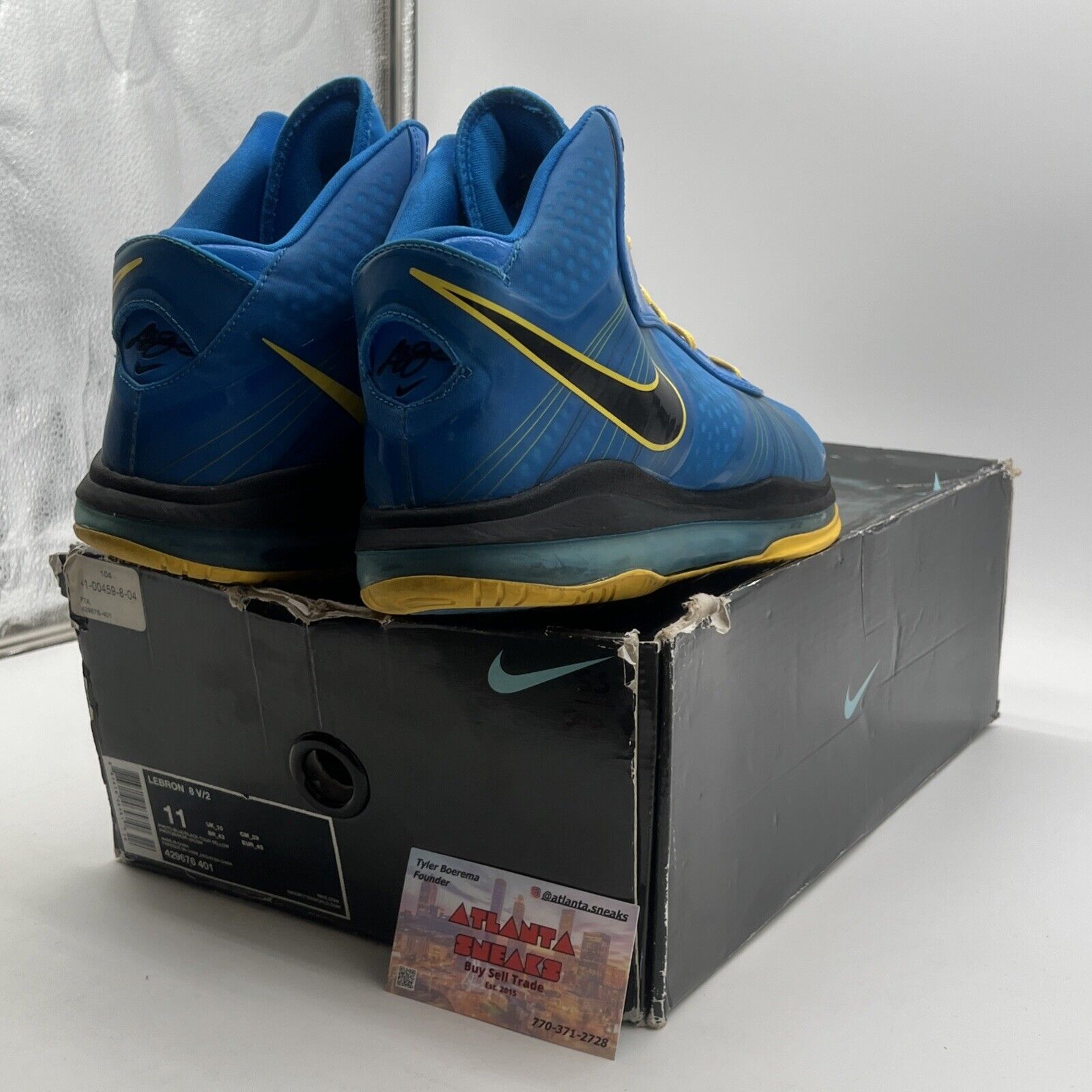 Size 11 - Nike LeBron 8 V/2 Entourage (429678-401)