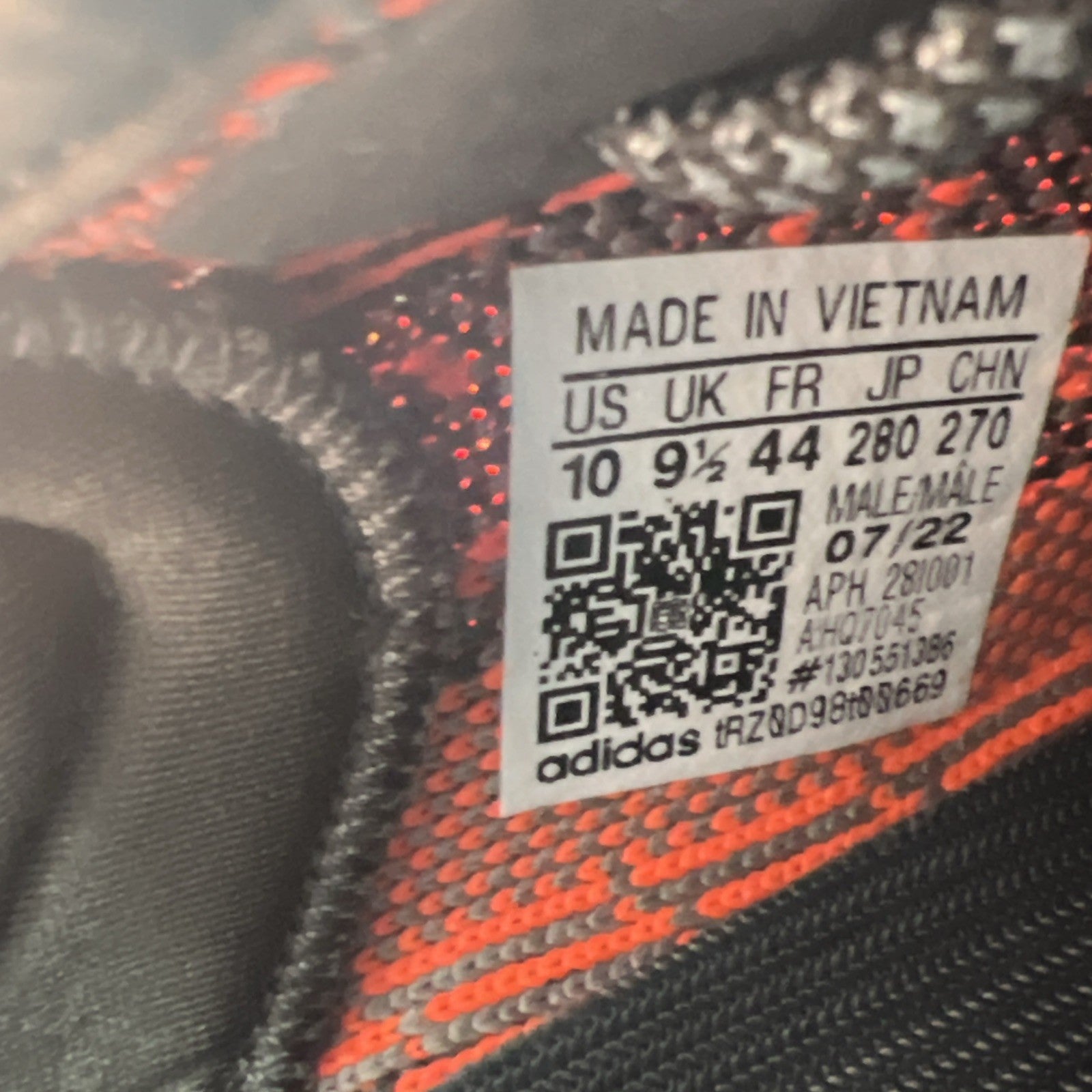Size 10 - adidas Yeezy Boost 350 V2 Low Carbon Beluga (HQ7045)