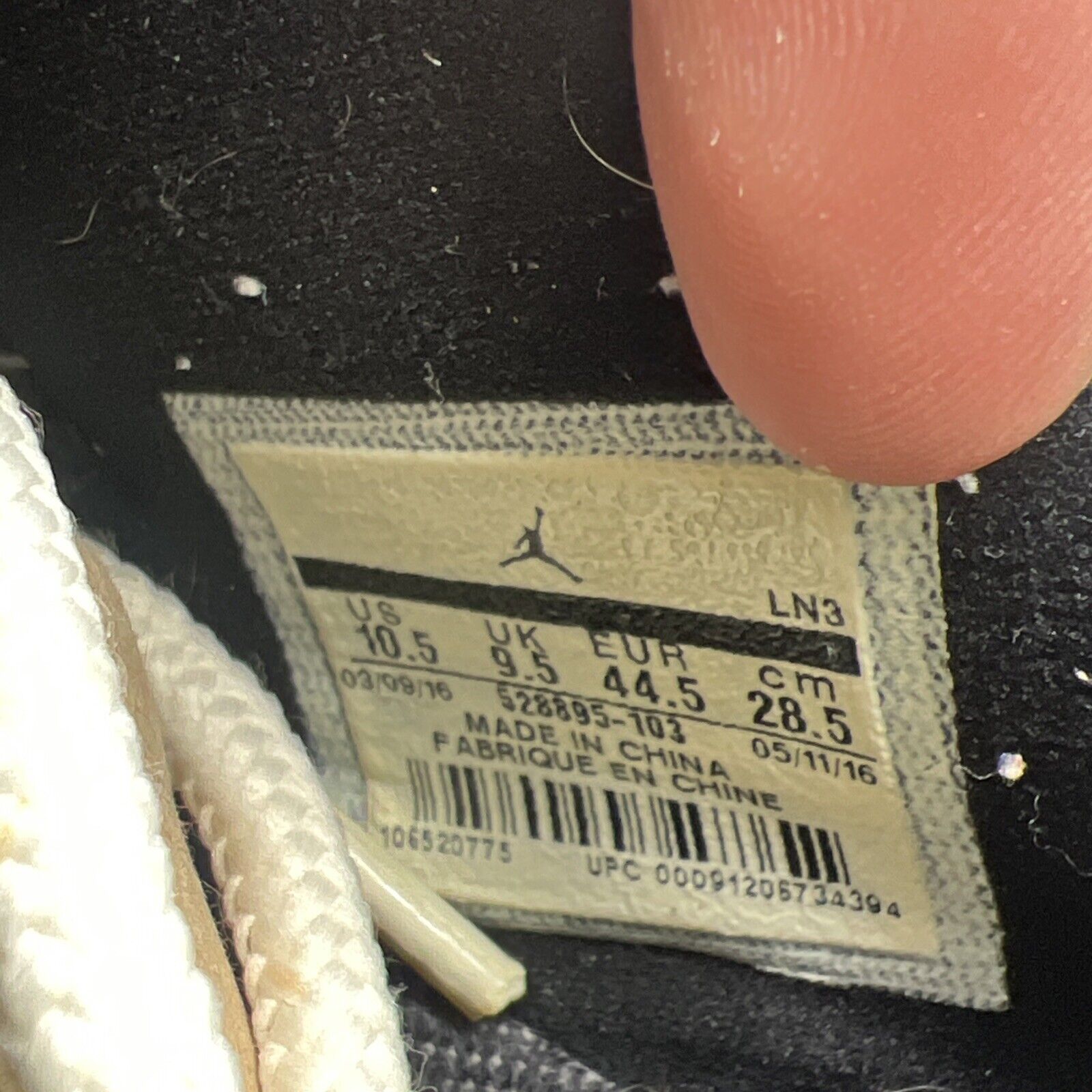 Size 10.5 - Air Jordan 11 Retro Low Closing Ceremony (528895-103)