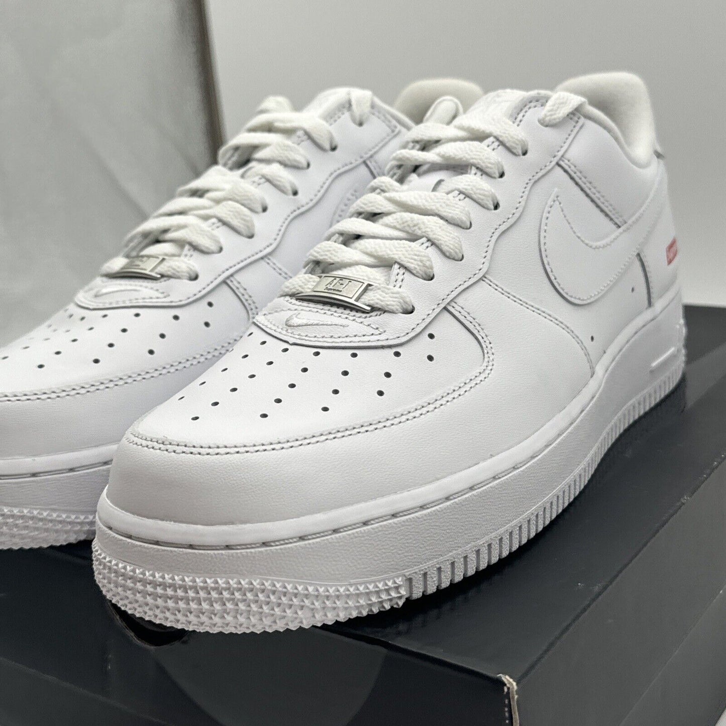 Size 9.5 - Nike Air Force 1 x Supreme Low Box Logo - White Iconic Premium lthr