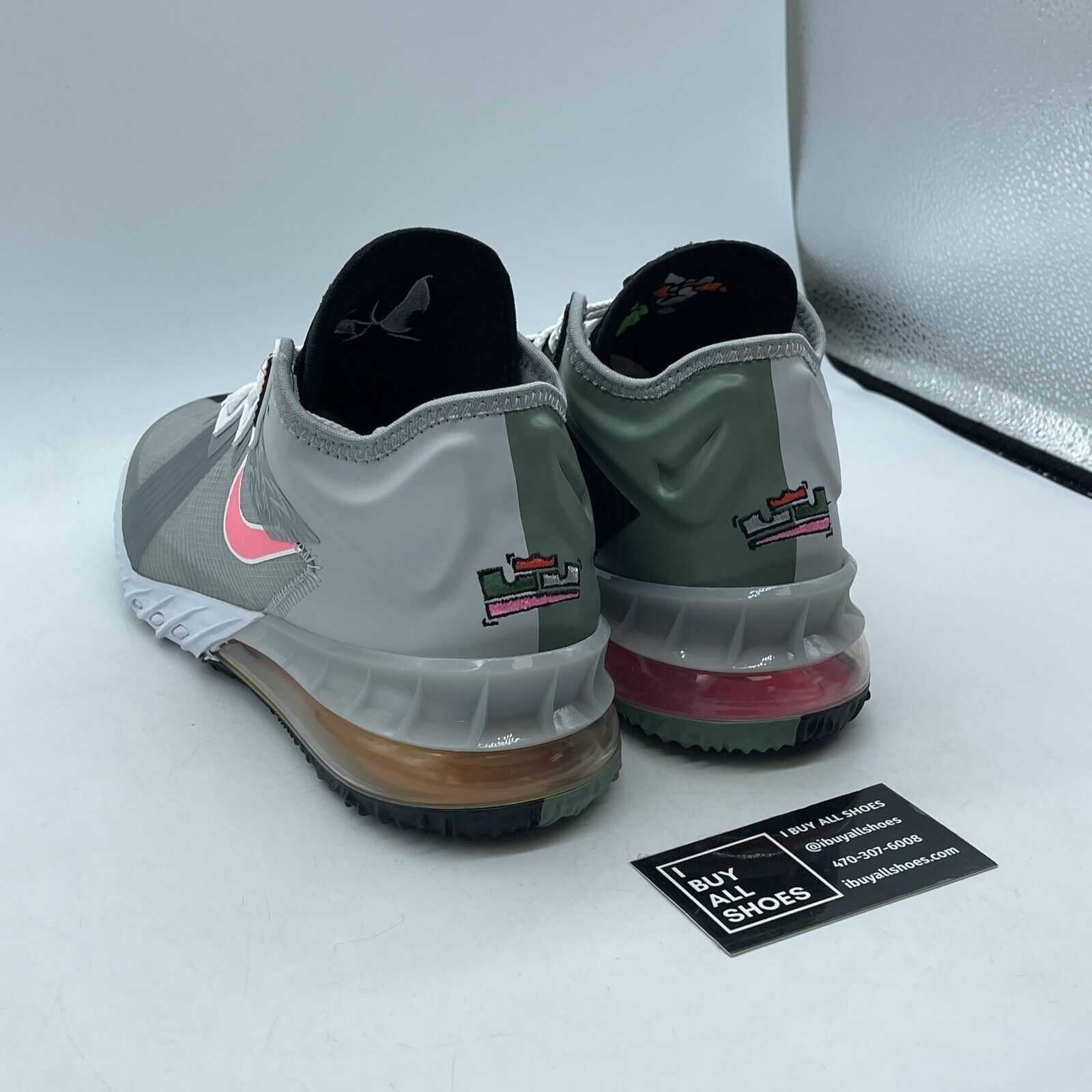 Size 8 - Nike Space Jam x LeBron 18 Low Bugs x Marvin Suede Leather (CV7562-005)