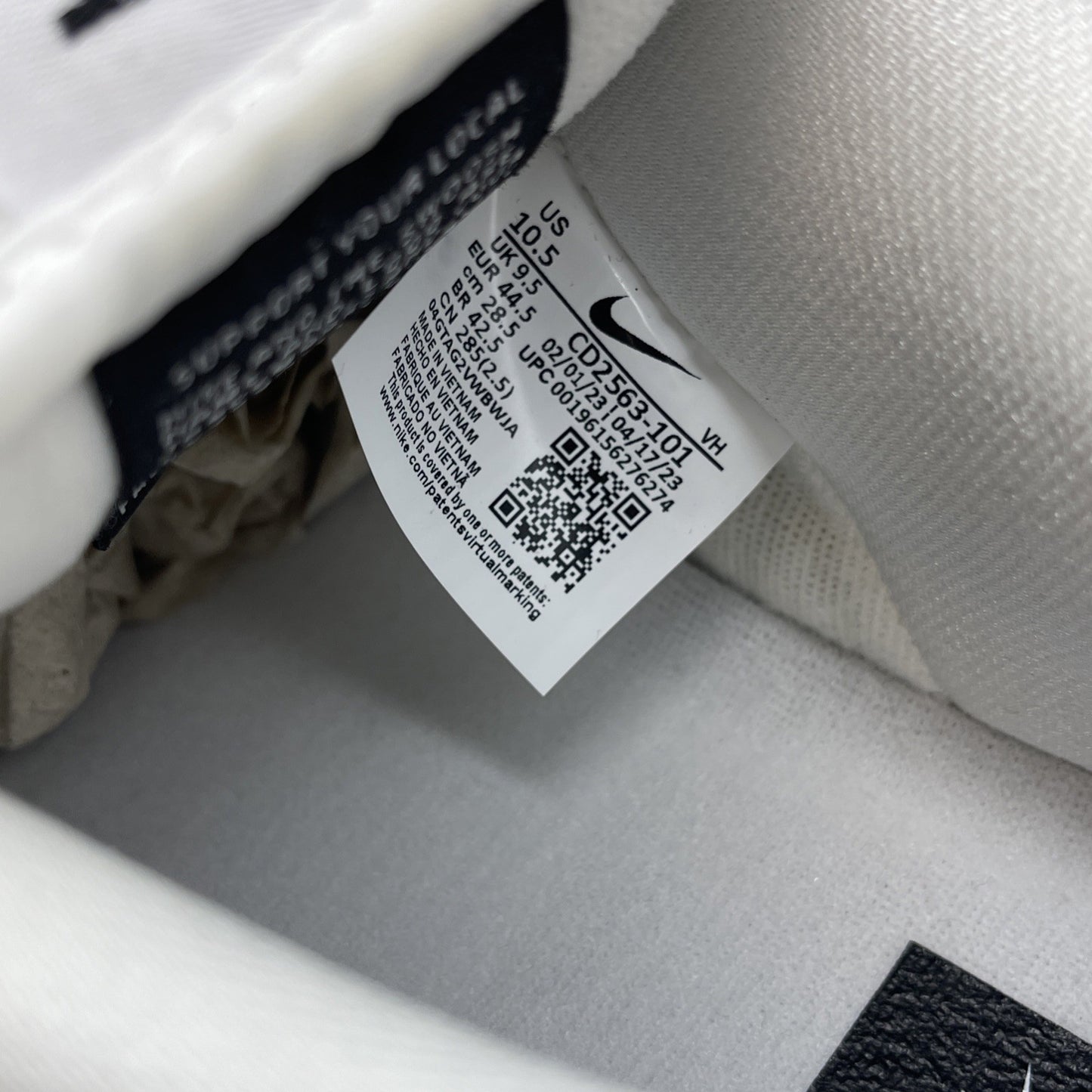 Size 10.5 - Nike SB Dunk Low White Gum Black Leather (CD2563-101)