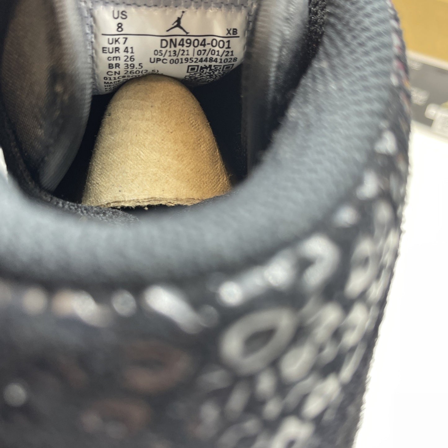 Size 8 - Air Jordan 1 SE Mid SiEMPRE Familia (DN4904-001)
