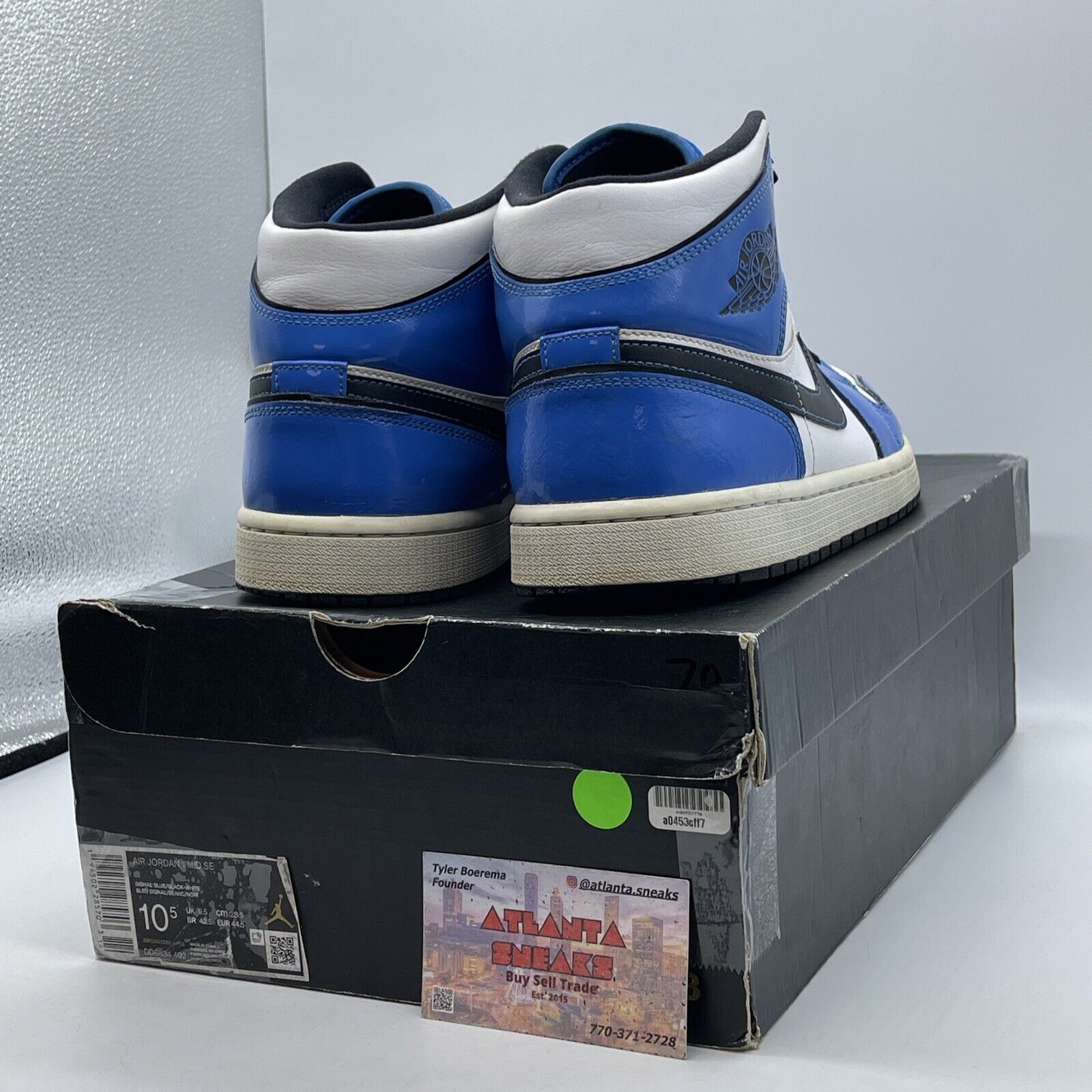 Size 10.5 - Air Jordan 1 SE Mid Signal Blue White Black Leather (DD6834-402)