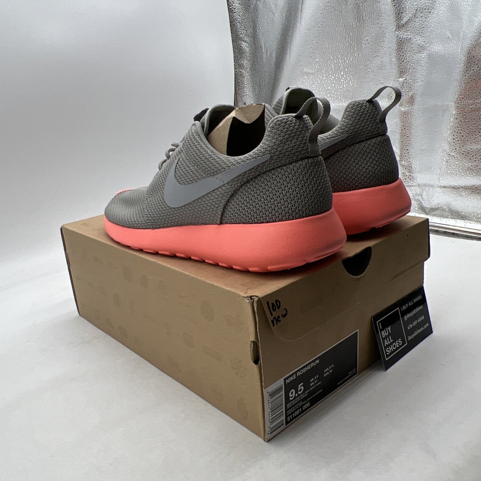 Size 9.5 - Nike Roshe Run Mango - (511881-006)