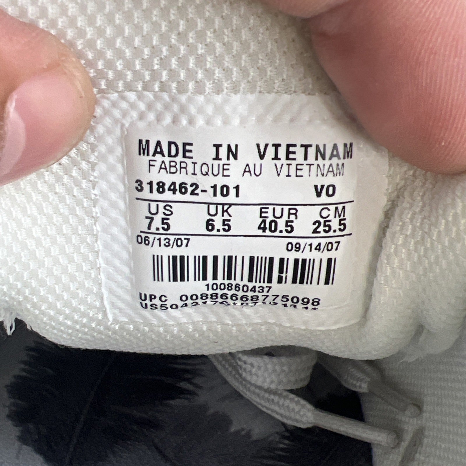 Size 7.5 - Nike Air Native N7 White Leather Shoes (318462-101)