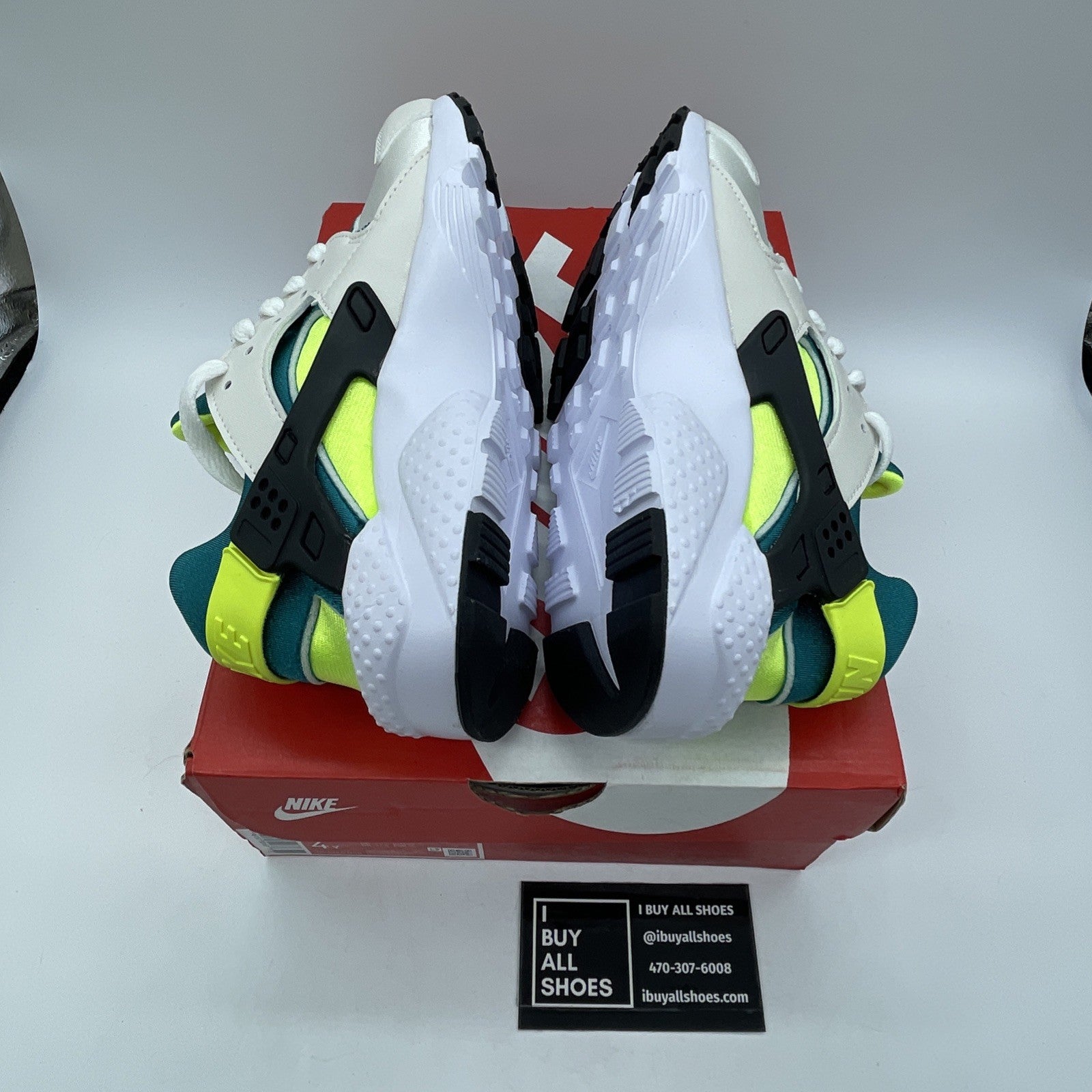 Size 4Y (GS) - Nike Huarache Run Low Bright Spruce Volt Suede (654275-045)