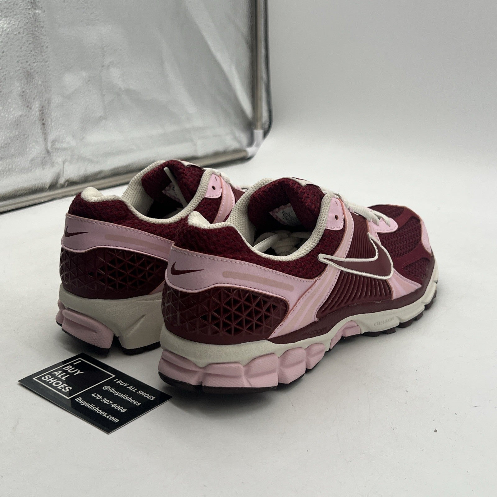 Size 10 - Nike Air Zoom Vomero 5 Pink Foam Team Red W (FN7196-663)