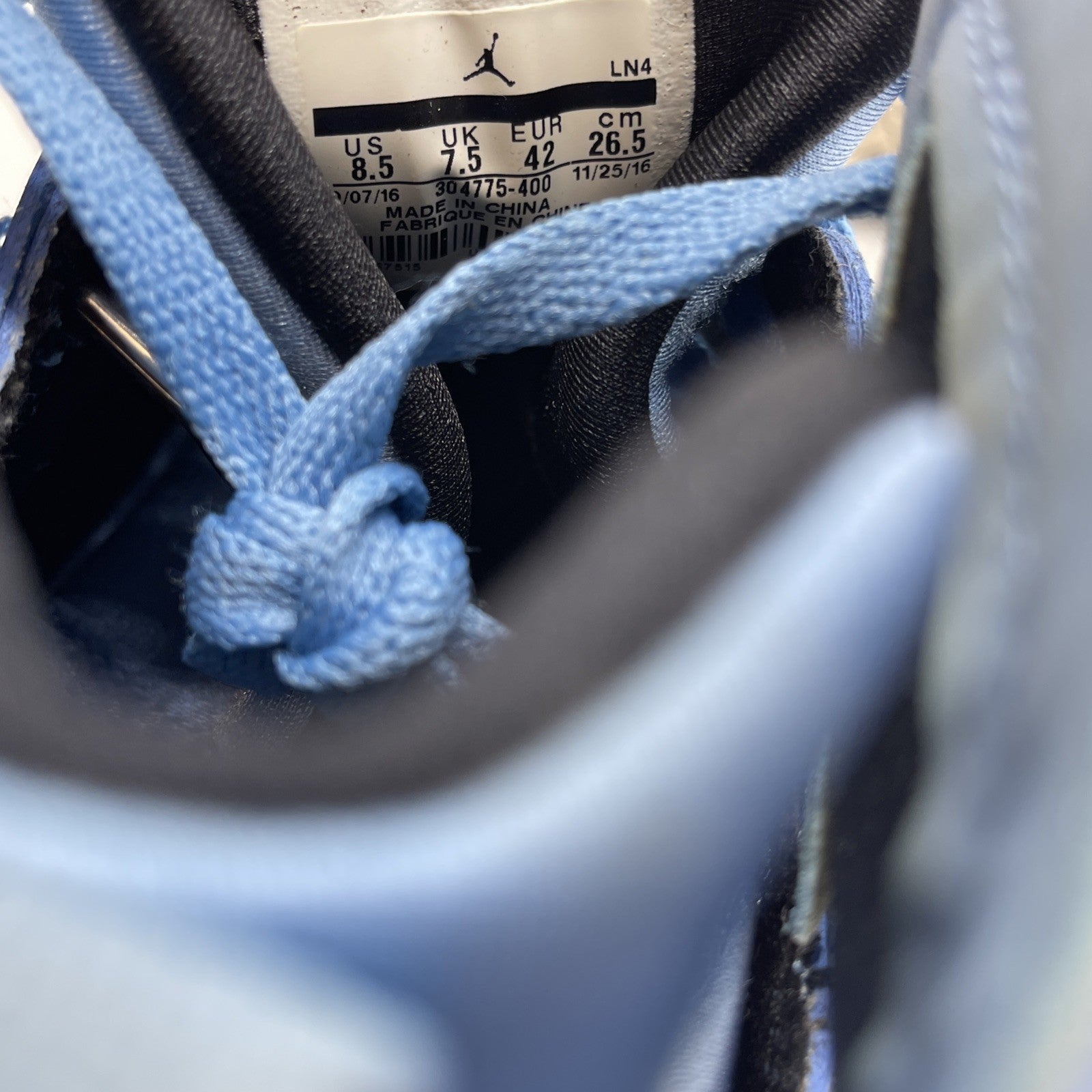 Size 8.5 - Air Jordan 7 Retro Pantone (304775-400)