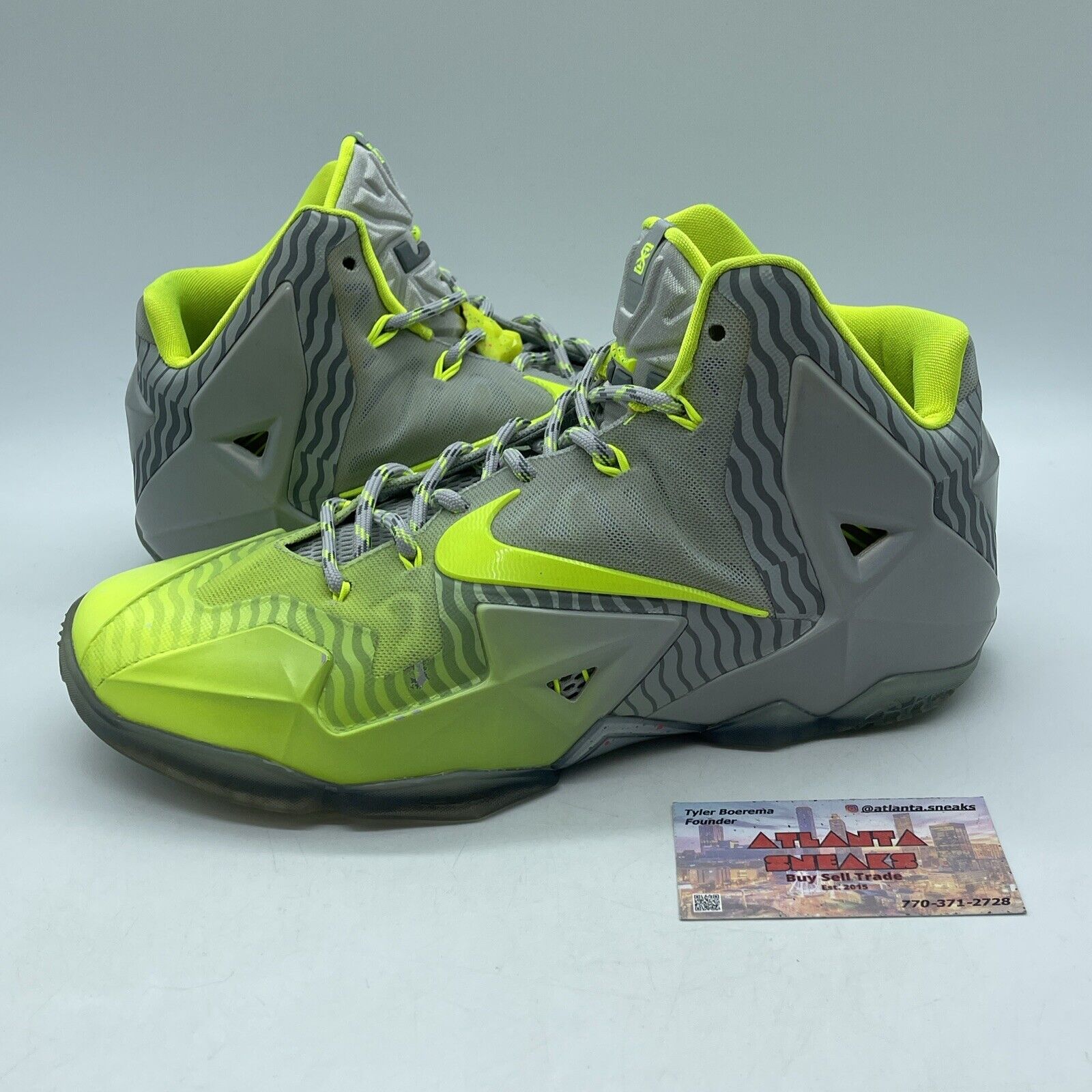 Size 10 - Nike LeBron 11 Maison du LeBron Grey Neon Yellow rather (683252-074)