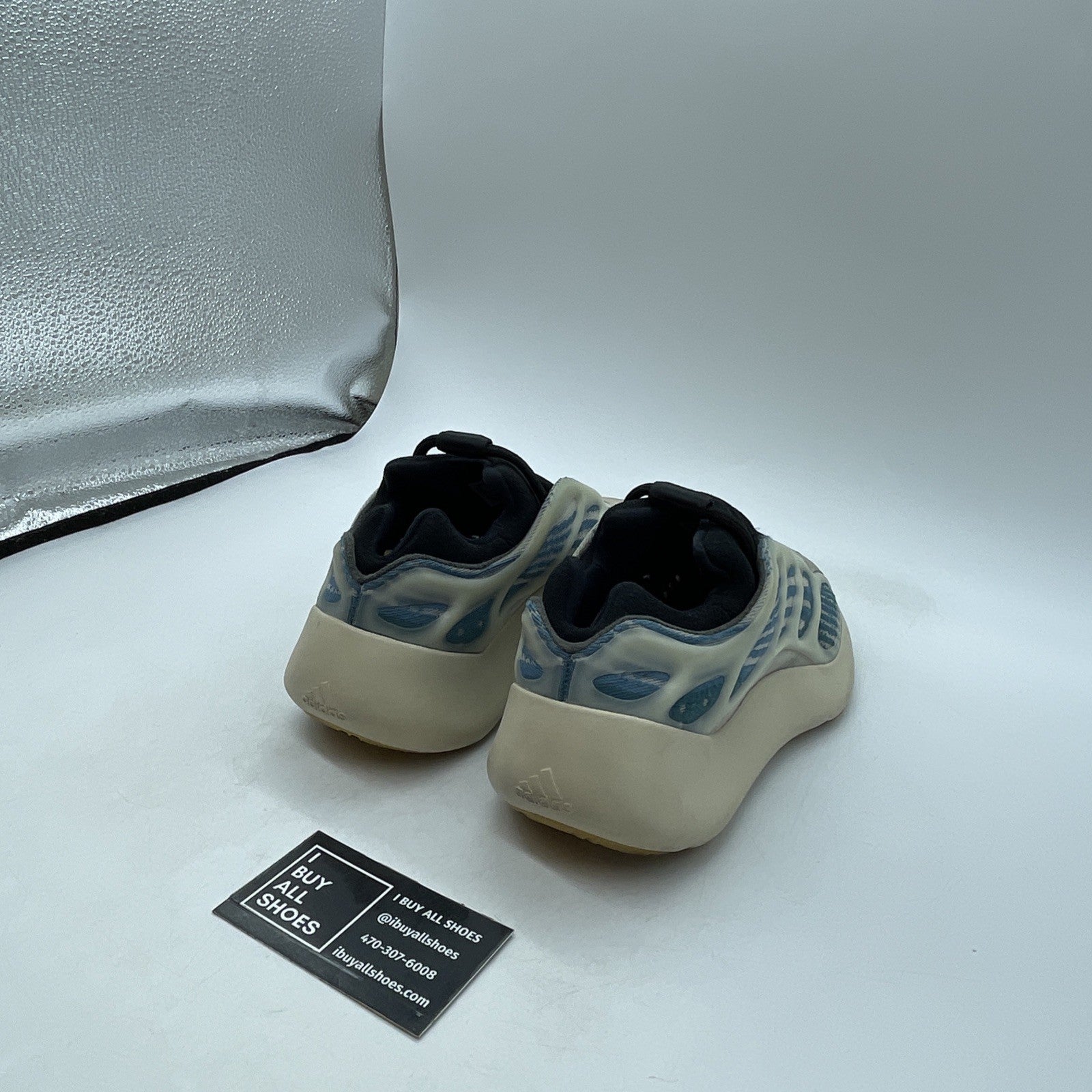 Size 5.5 - adidas Yeezy 700 V3 Kyanite (GY0260)
