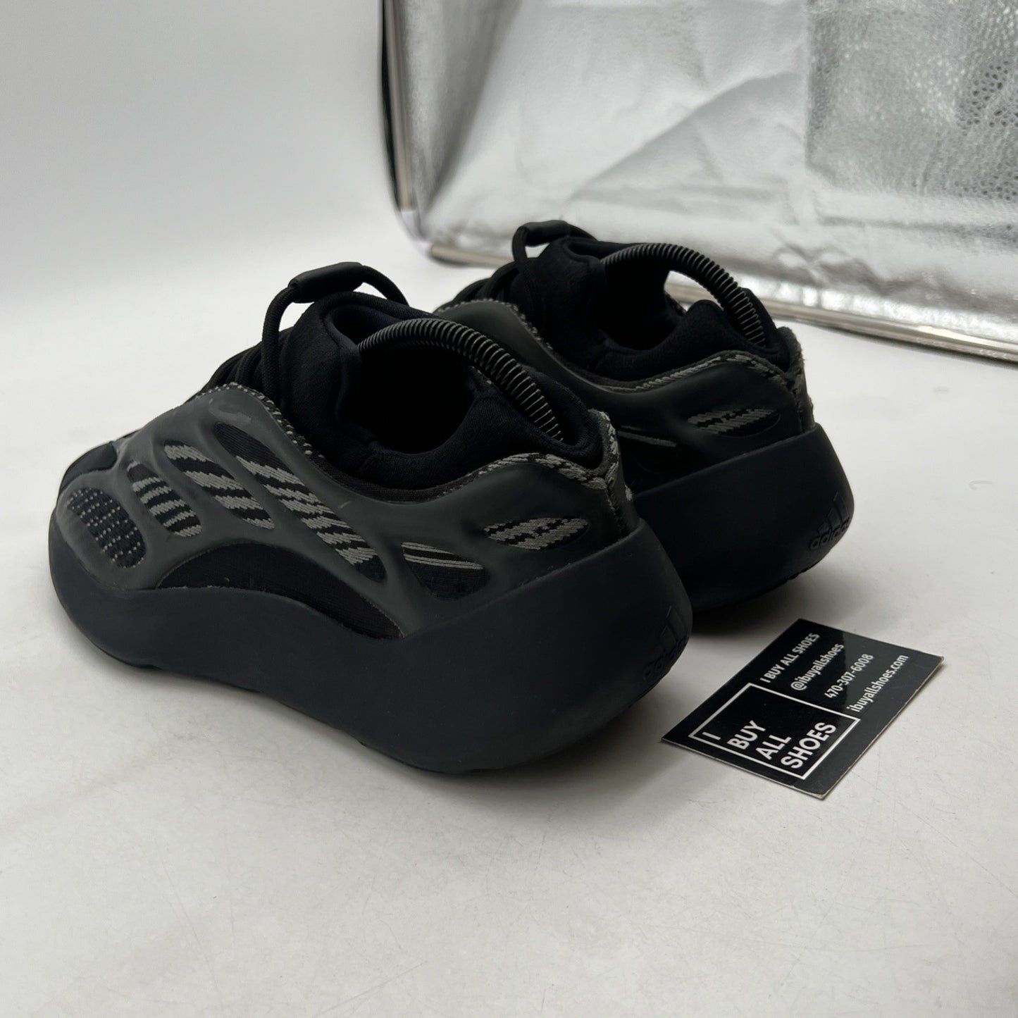 Size 8 - adidas Yeezy 700 V3 Dark Glow (GX6144)