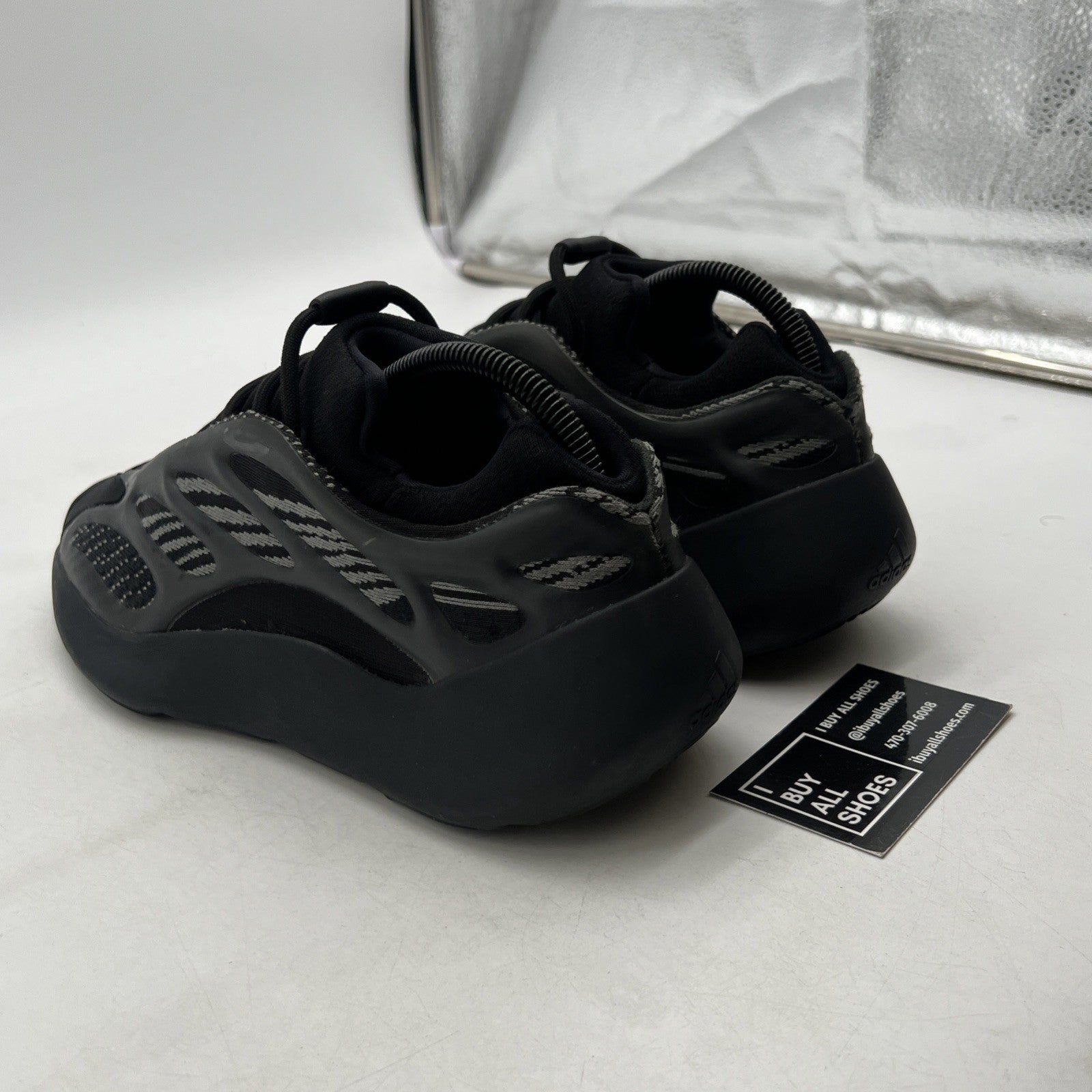 Size 8 - adidas Yeezy 700 V3 Dark Glow (GX6144)