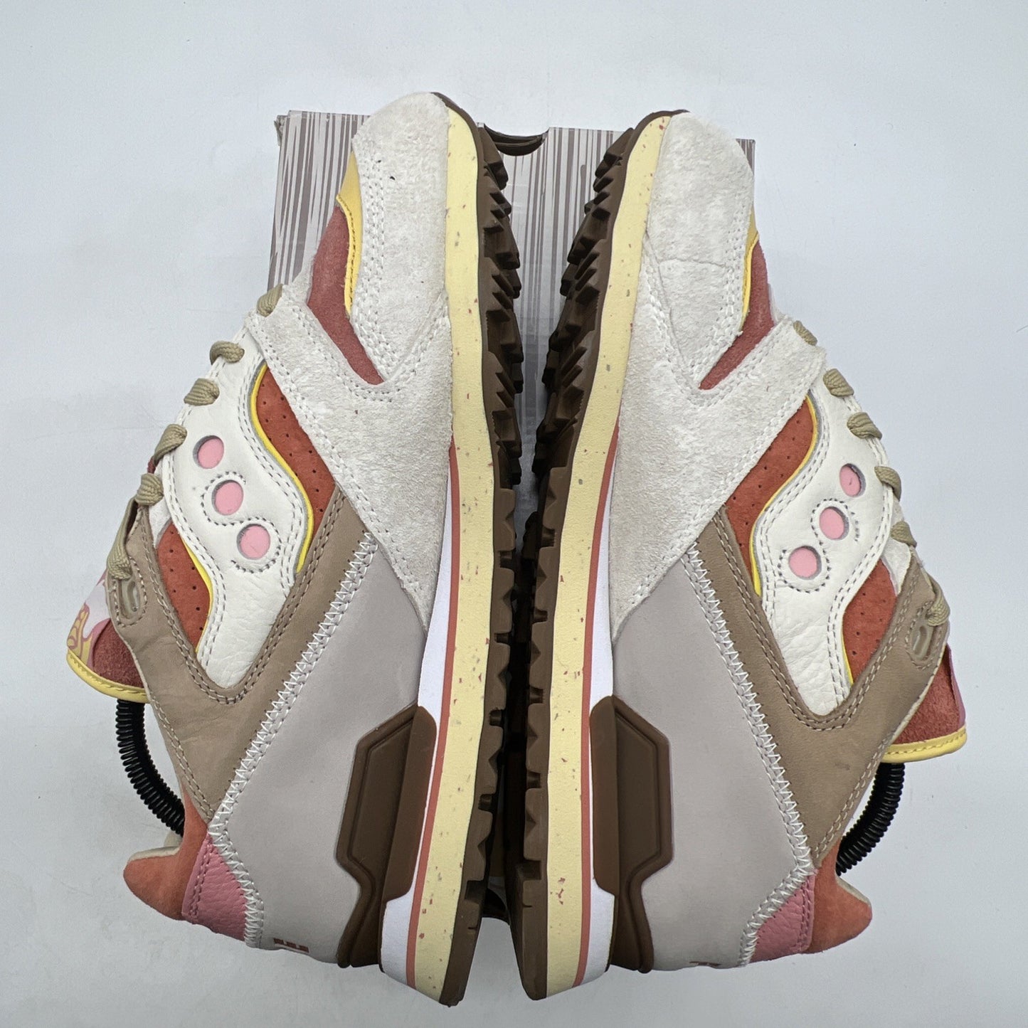Size 9 - Saucony Feature x Courageous Bacon & Eggs (S70323-1)