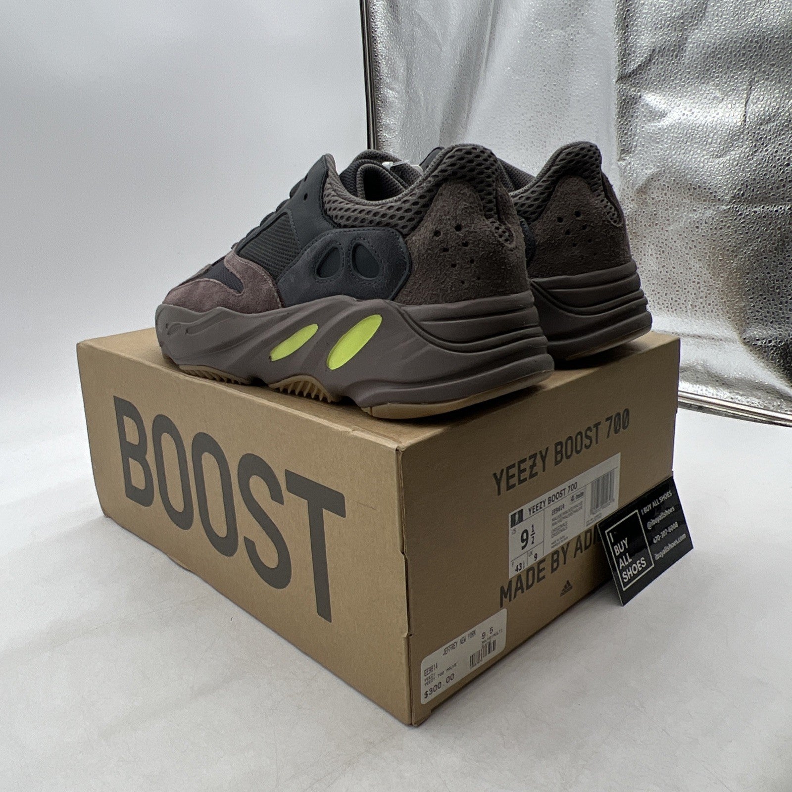 Size 9.5 - adidas Yeezy Boost 700 V1 Mauve (EE9614)
