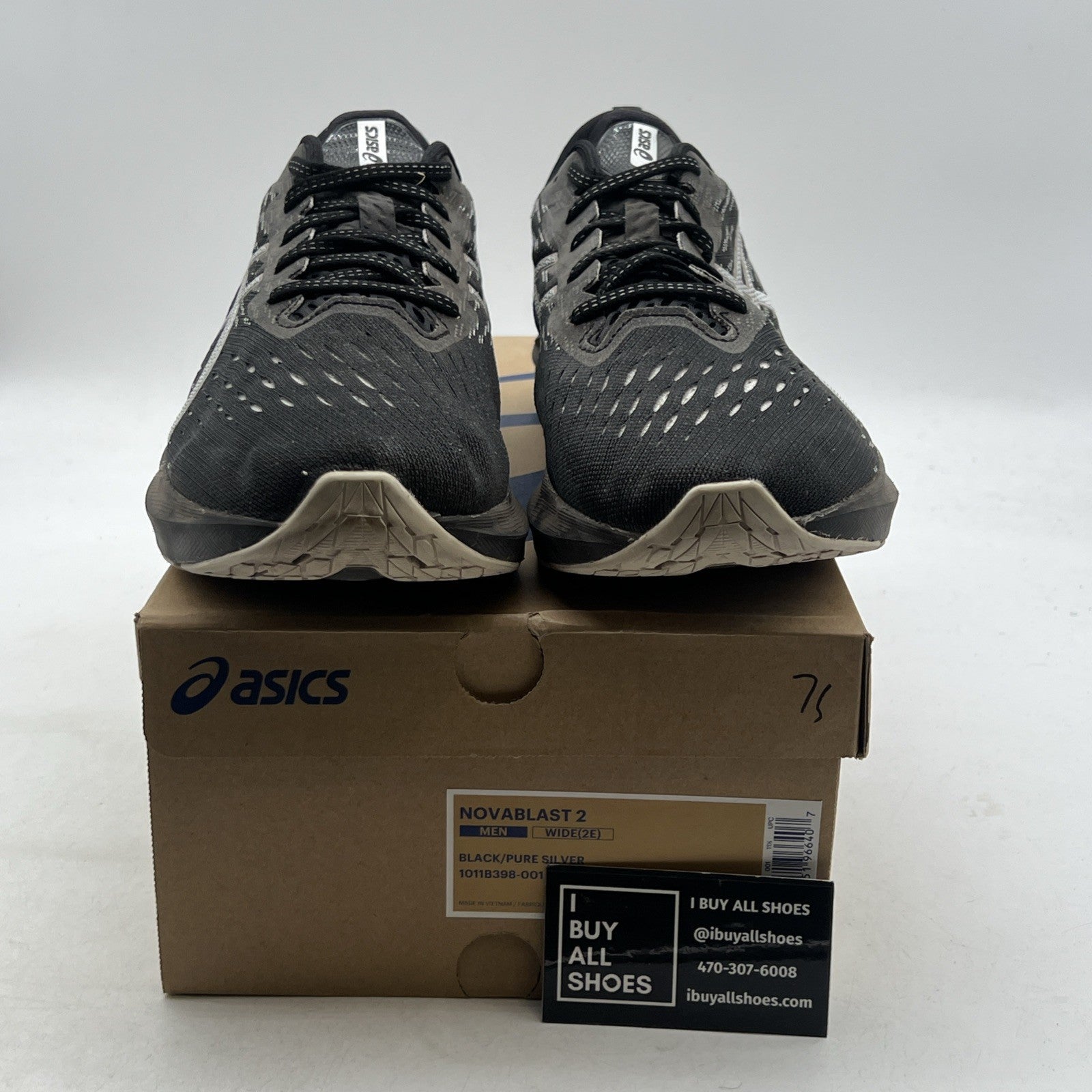 Size 11.5 - ASICS NOVABLAST 2 BLACK / PURE SILVER MENS RUNNING (1101B398-001)
