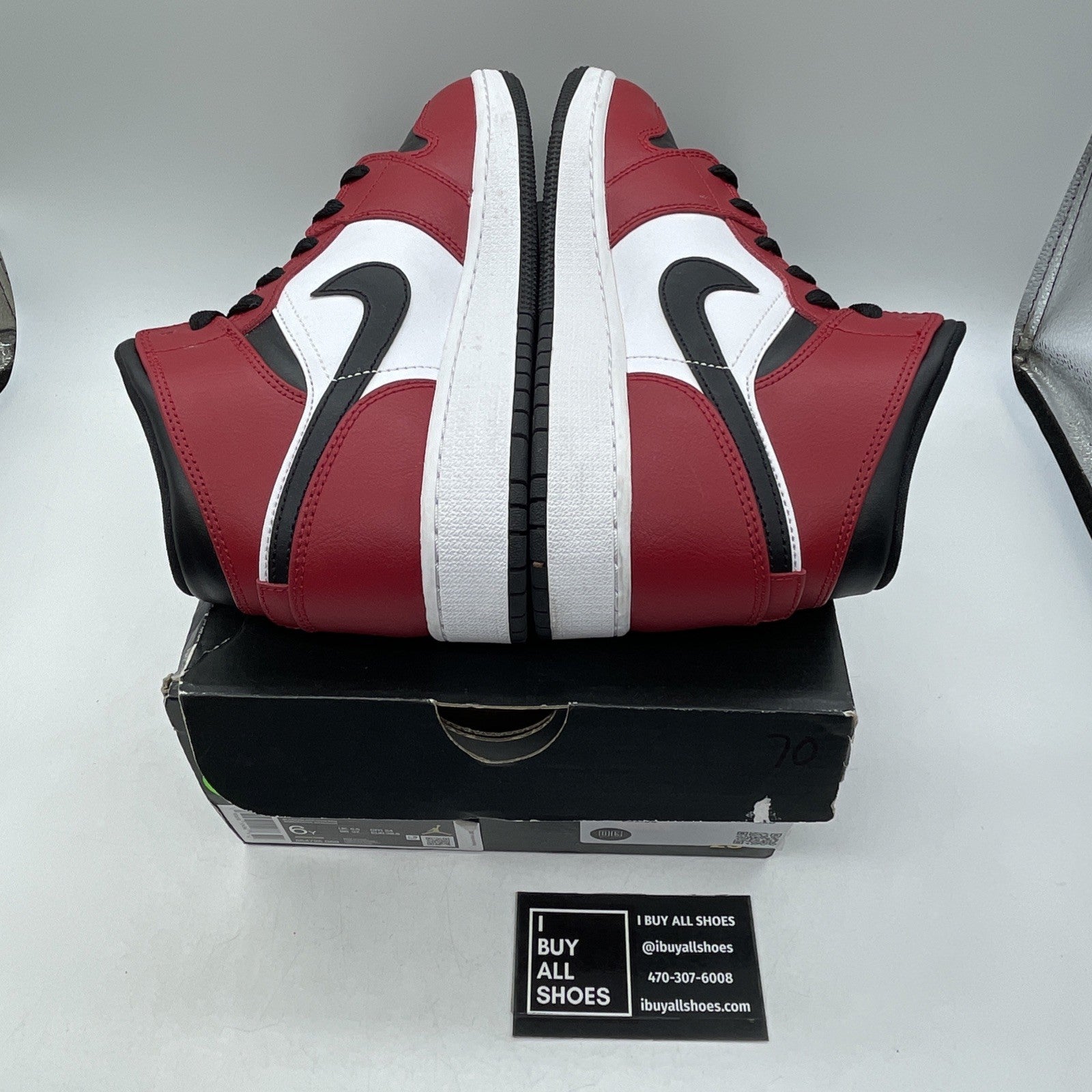 Size 6Y (GS) - Air Jordan 1 Mid Chicago Black Toe (554725-069)