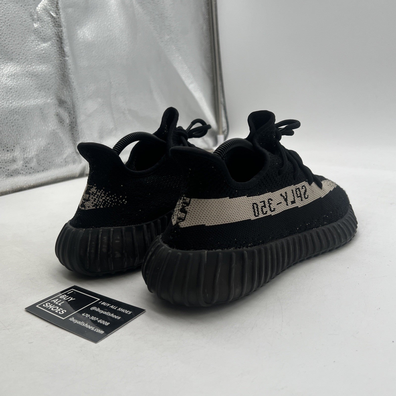 Size 9.5 - adidas Yeezy Boost 350 V2 Low Oreo (BY1604)