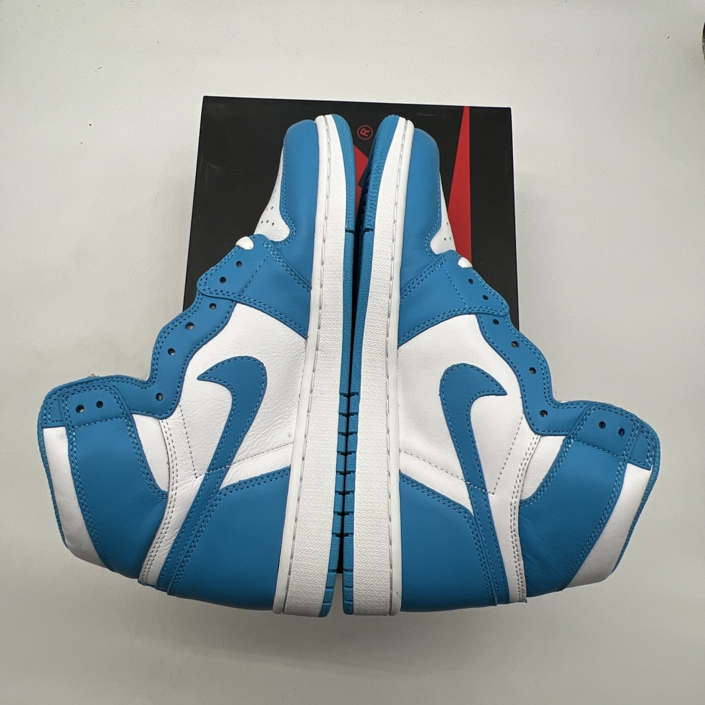 Size 10 - Air Jordan 1 Retro High OG UNC 2015 (555088-117)
