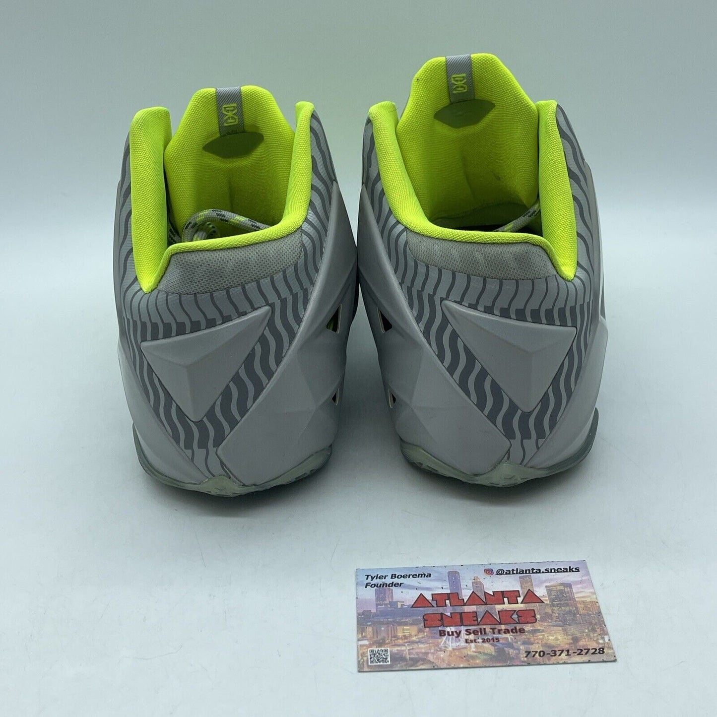 Size 10 - Nike LeBron 11 Maison du LeBron Grey Neon Yellow rather (683252-074)