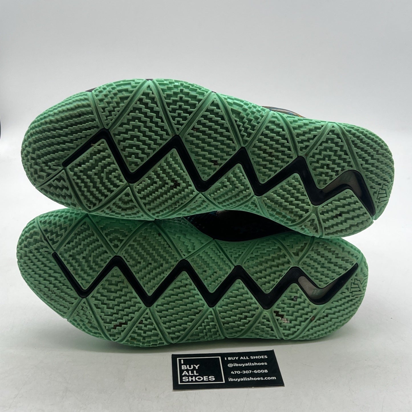 Size 11.5 - Nike Kyrie 4 Mamba Mentality (AV2597-001)