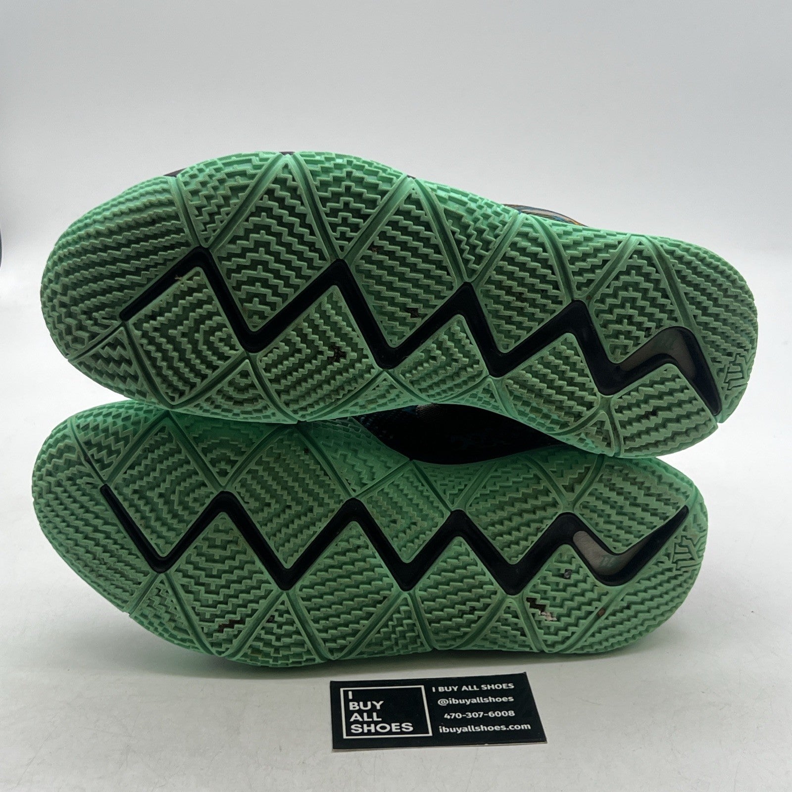 Size 11.5 - Nike Kyrie 4 Mamba Mentality (AV2597-001)