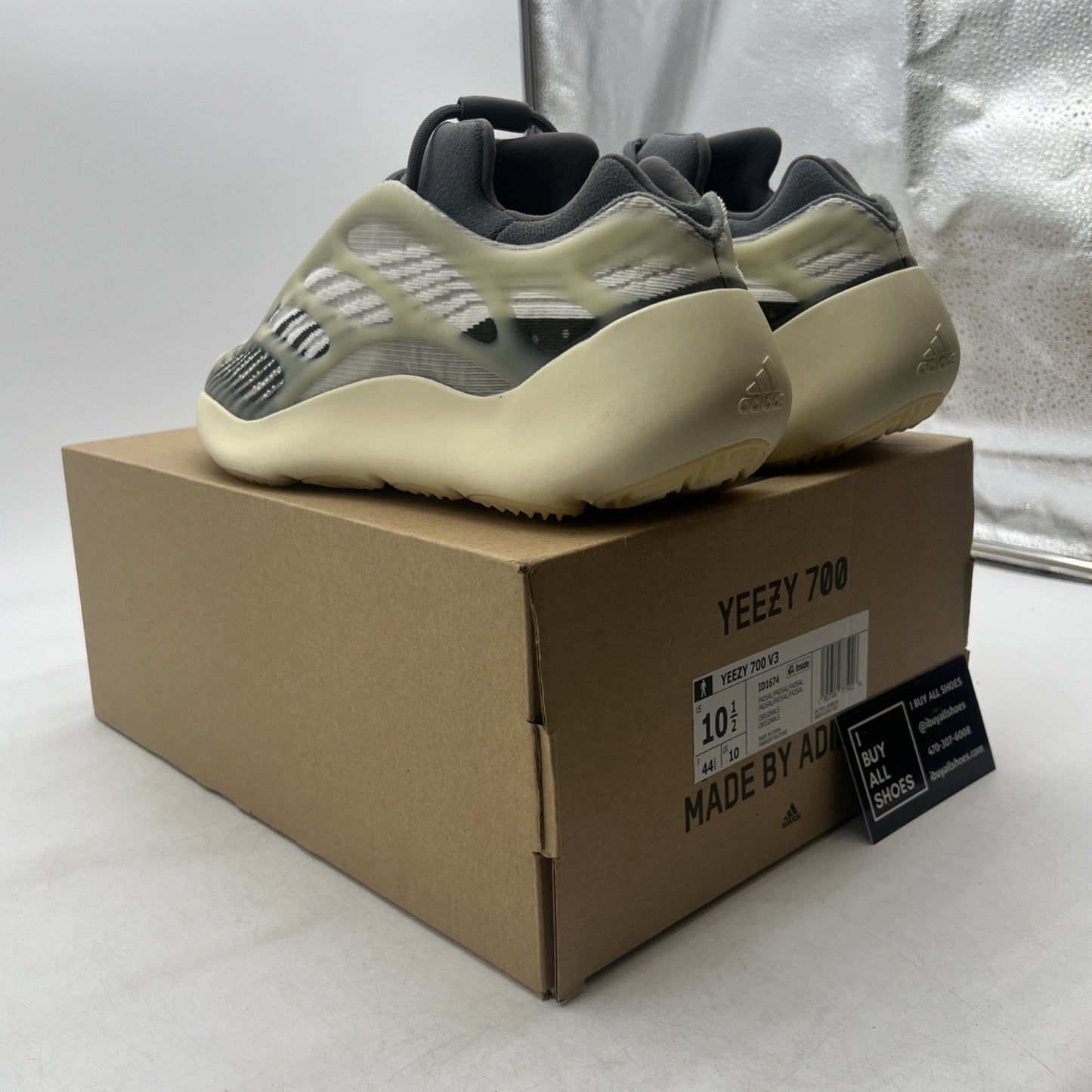 Size 10.5 - adidas Yeezy 700 V3 Fade Salt (ID1674)
