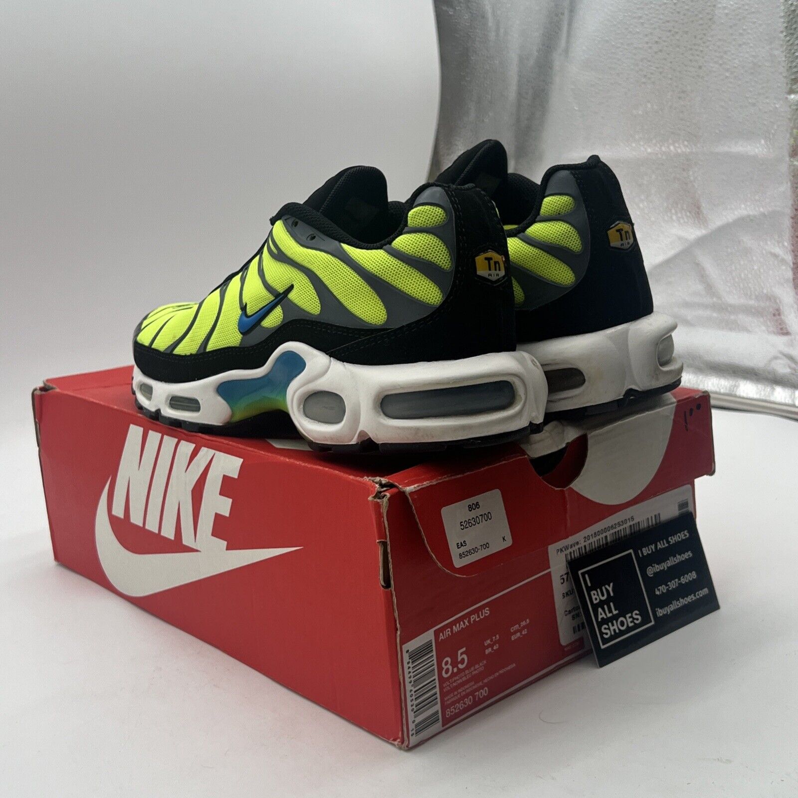 Size 8.5 - Nike Air Max Plus Volt (852620-700)