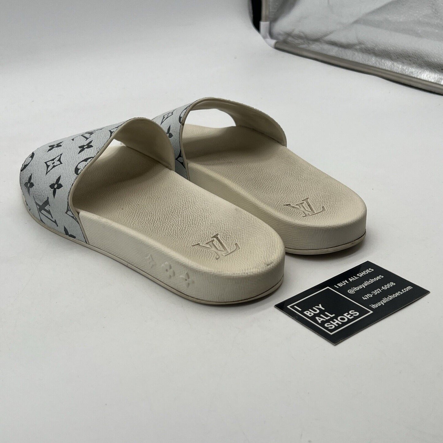 Size 10.5 - LOUIS VUITTON sandals white