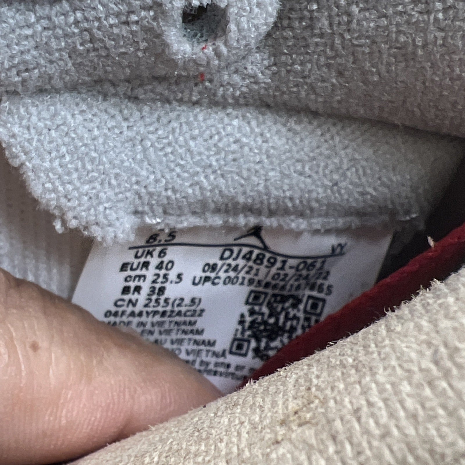 Size 8.5W - Air Jordan 1 OG High Newstalgia Chenille W (DJ4891-061)