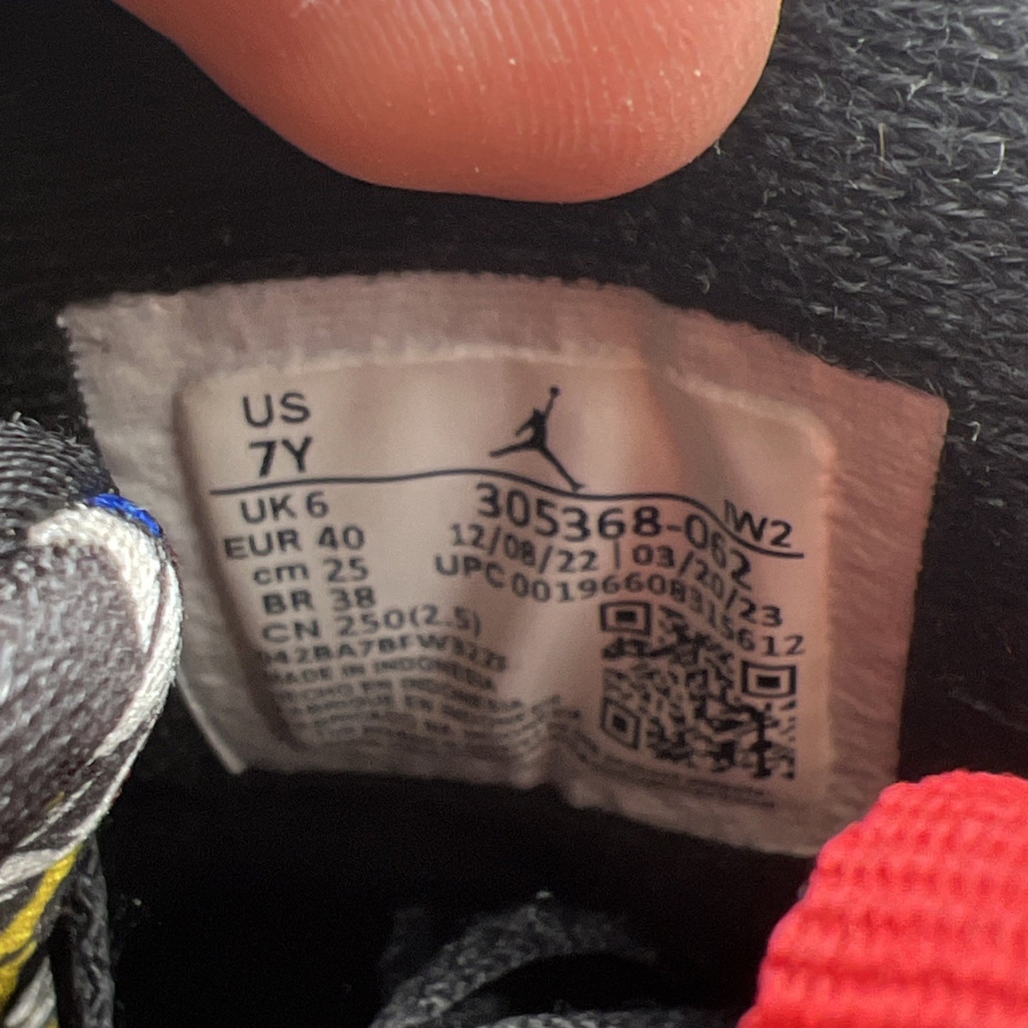 Size 7Y - Air Jordan 8 Retro Mid Playoff (305368-062)